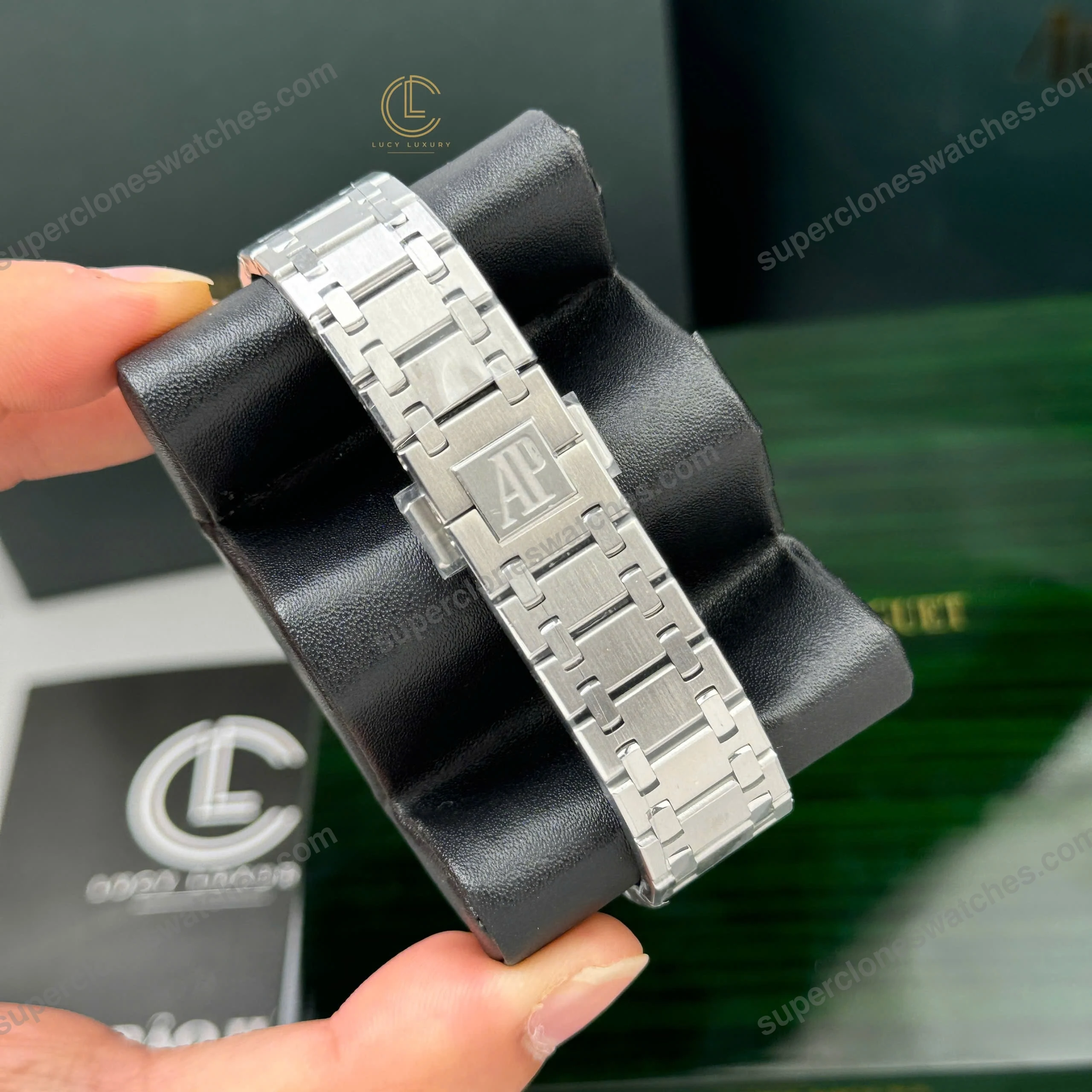 Super-Clone-Audemars-Piguet-Royal-Oak-Jumbo-Extra-Thin-15202BC.OO_.1240BC.01-39mm-9