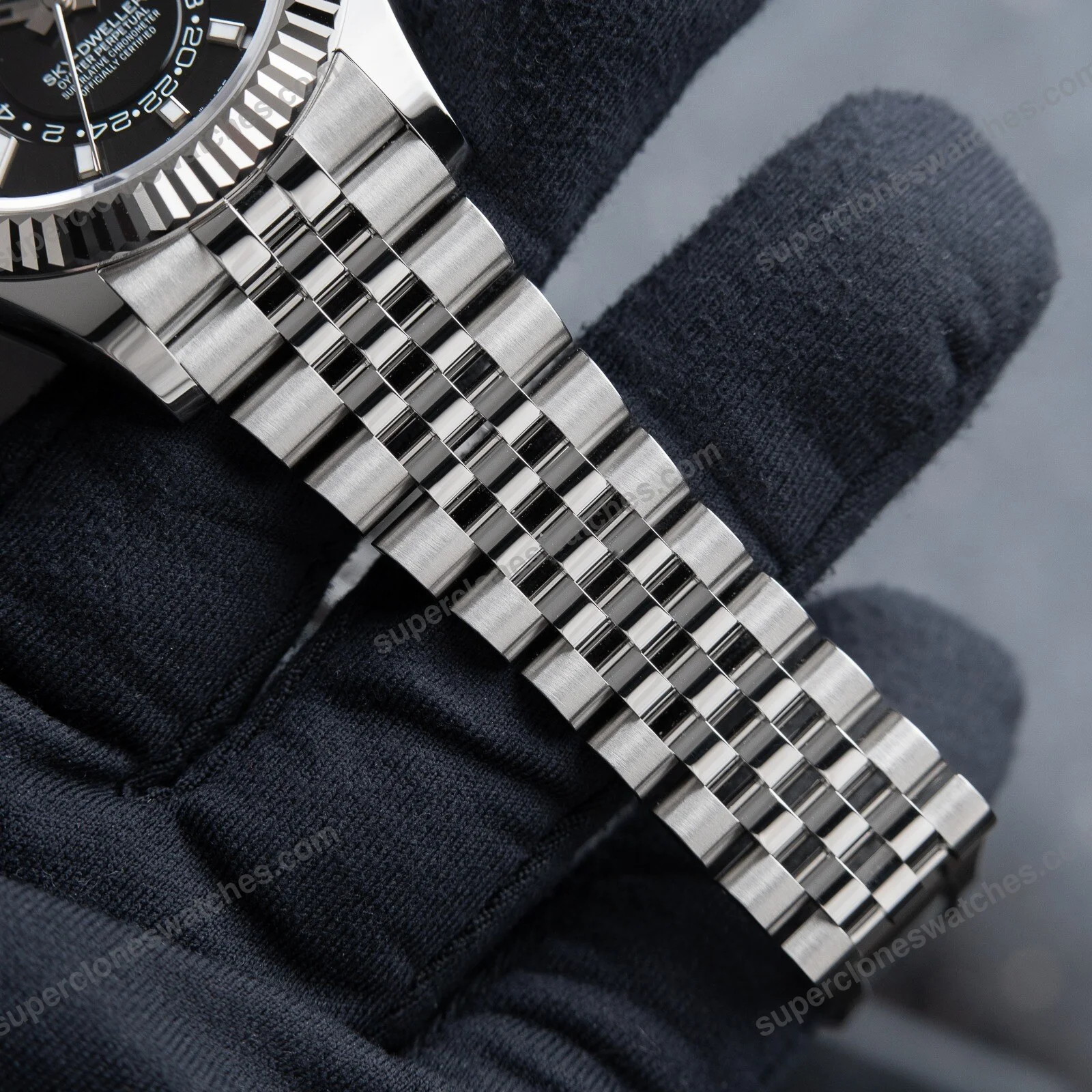 Super-Clone-Rolex-Sky-Dweller-Bright-black-Dial-336934-Jubilee-4