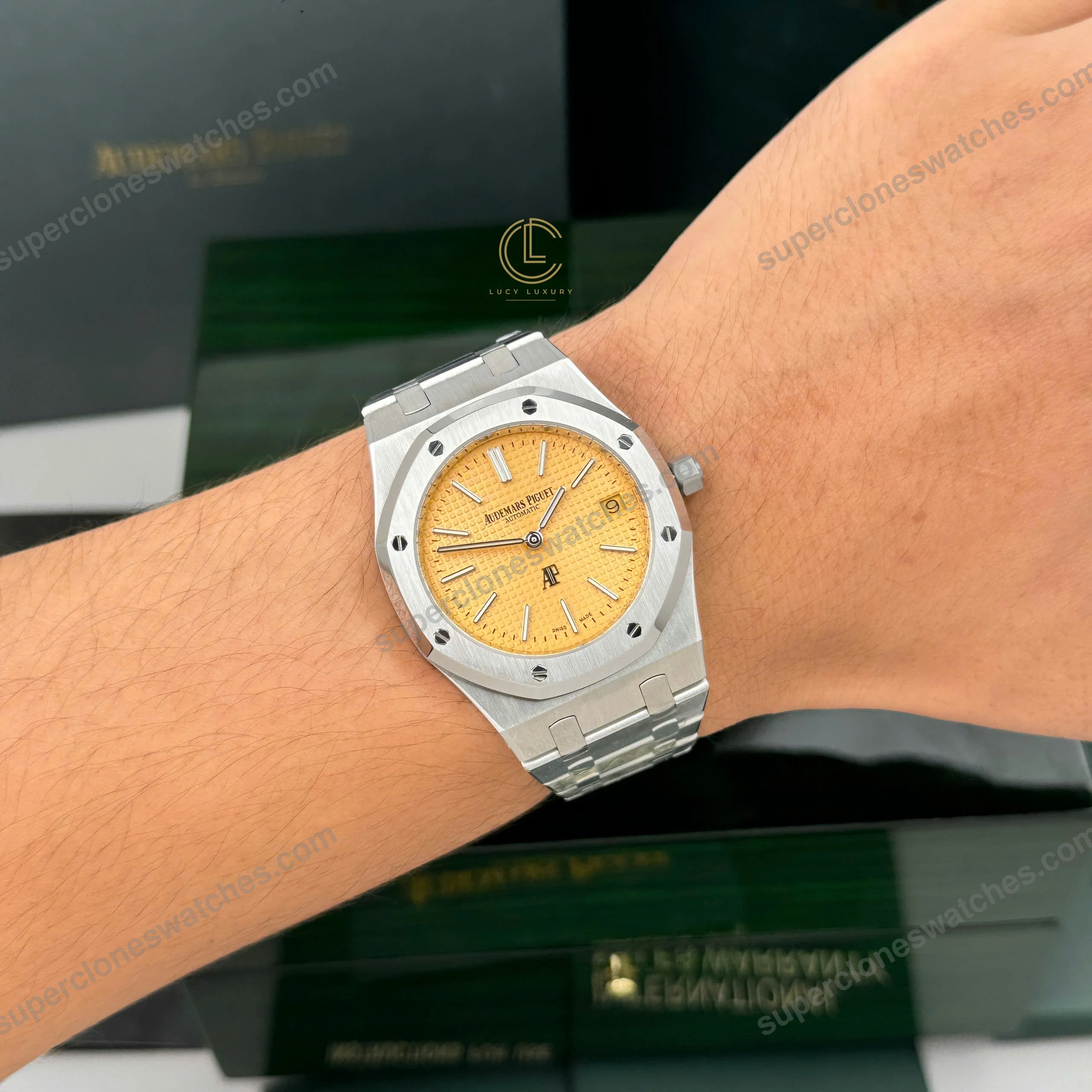 Super-Clone-Audemars-Piguet-Royal-Oak-Jumbo-Extra-Thin-15202BC.OO_.1240BC.01-39mm-5