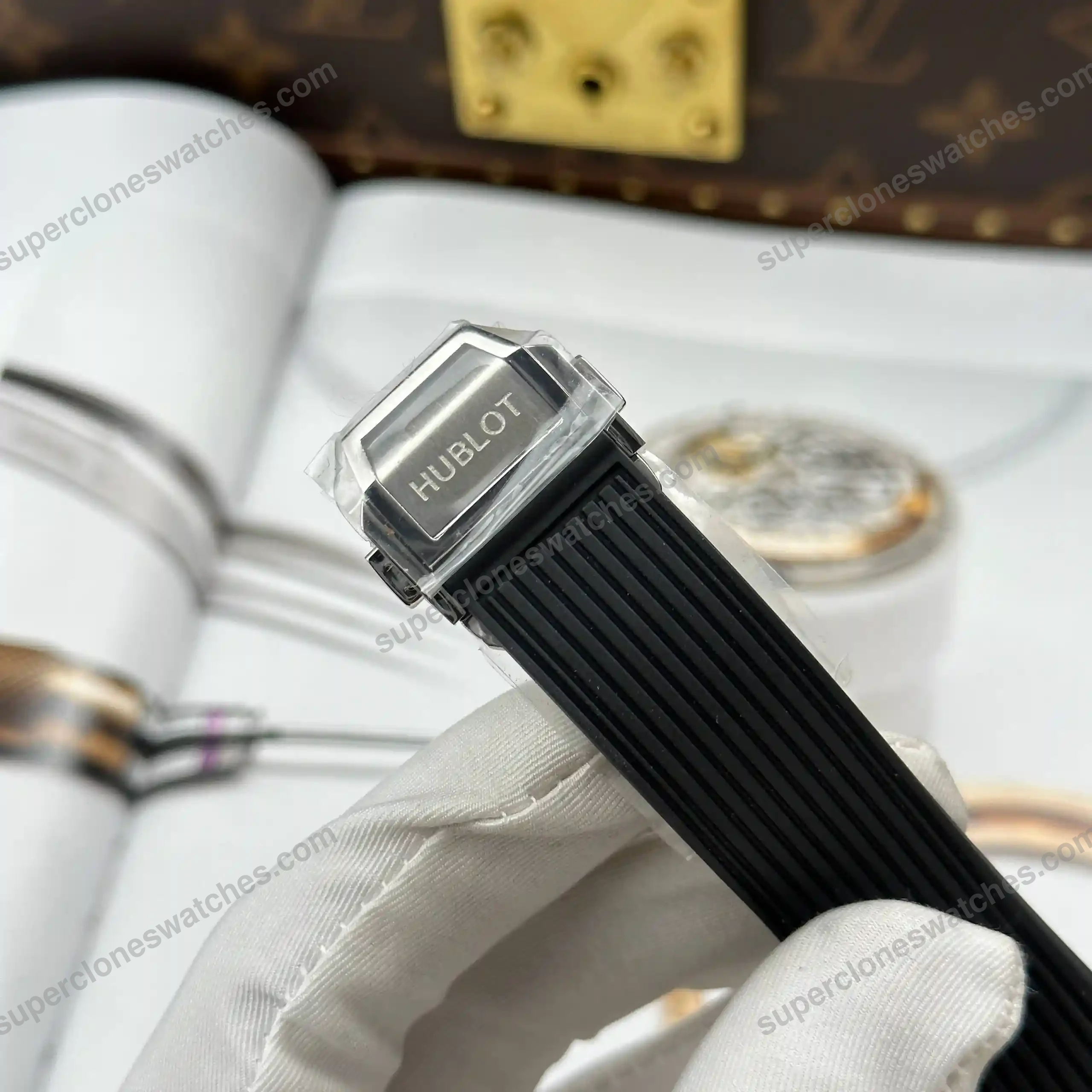 Super-Clone-Hublot-Spirit-Of-Big-Bang-Black-Titanium-Pave-665.NX_.1170.LR_.1604-12
