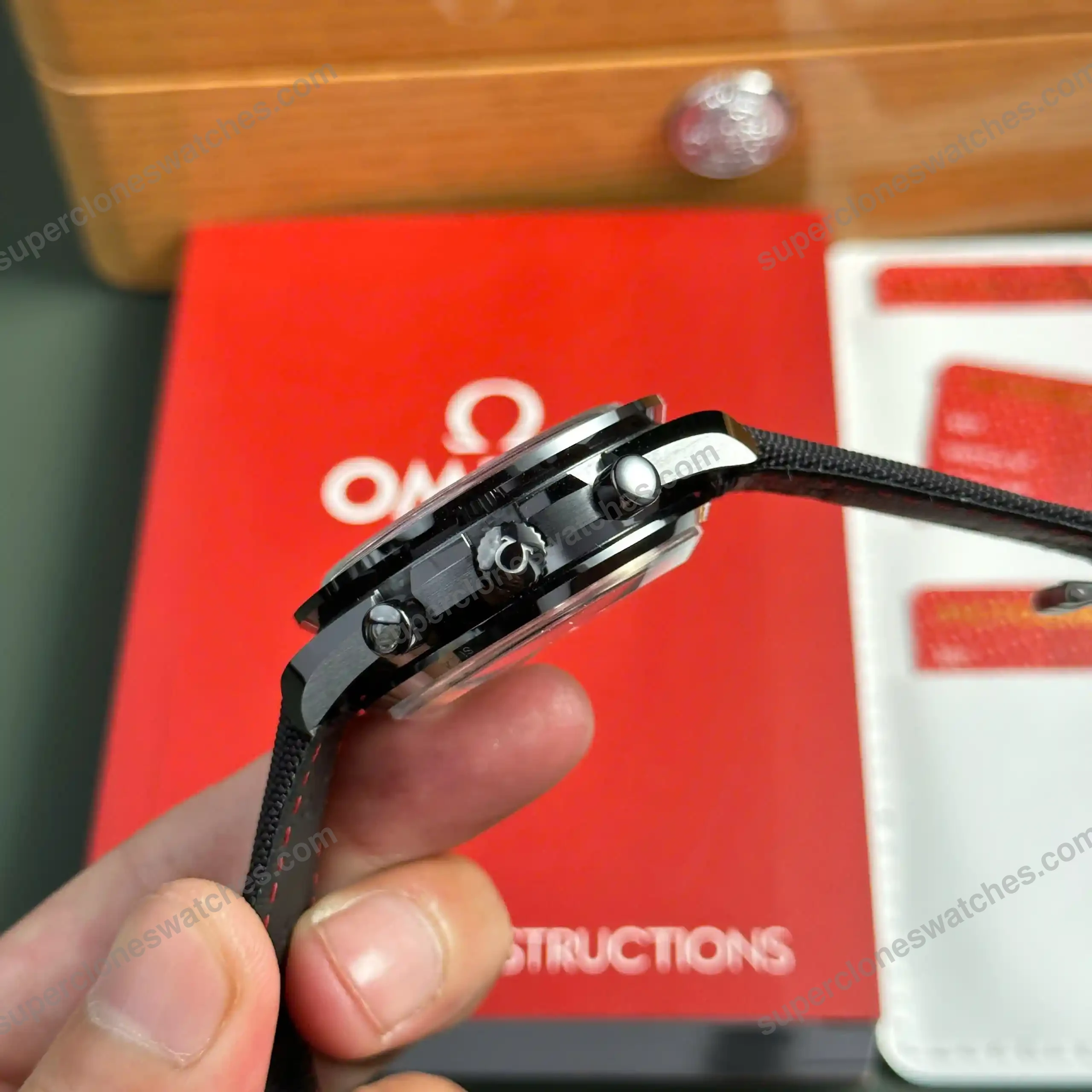 Super-Clone-Omega-Speedmaster-Dark-Side-of-The-Moon-311.92.44.51.01.003-44mm-Bla-7