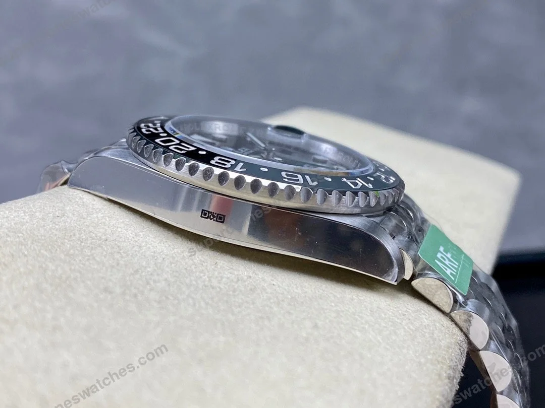 Super-Clone-Rolex-GMT-Master-II-126710GRNR-Bruce-Wayne-Jubilee-2024-4
