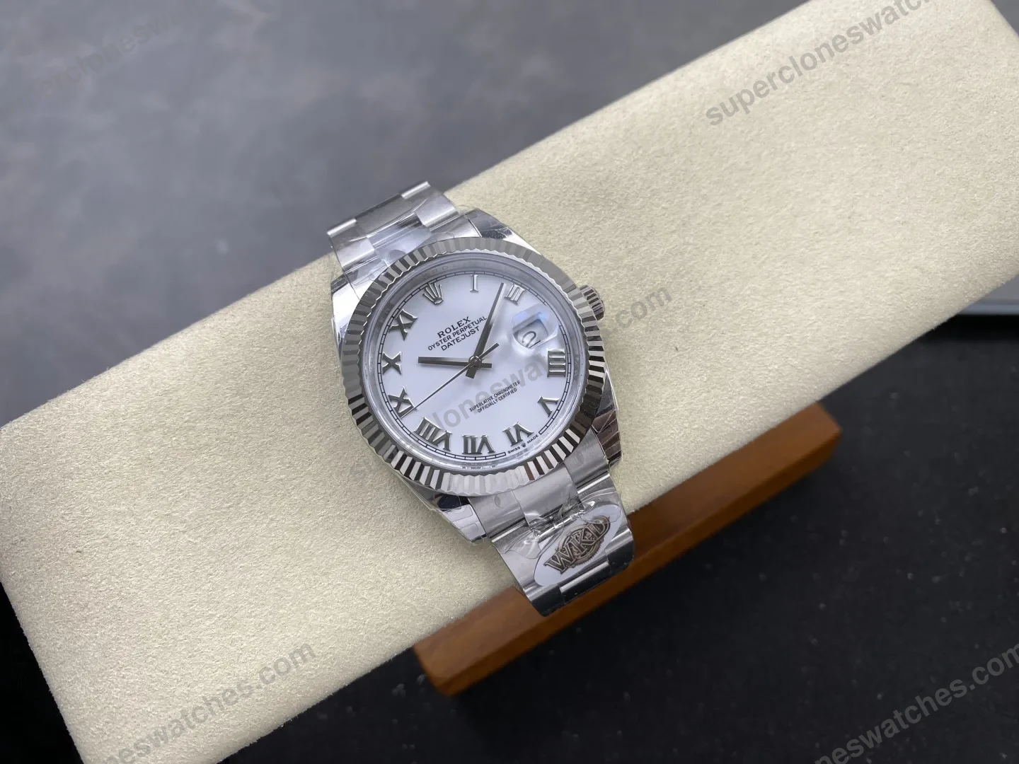 super-clone-rolex-datejust-white-roman-dial-126334-0023-41-mm-view-4