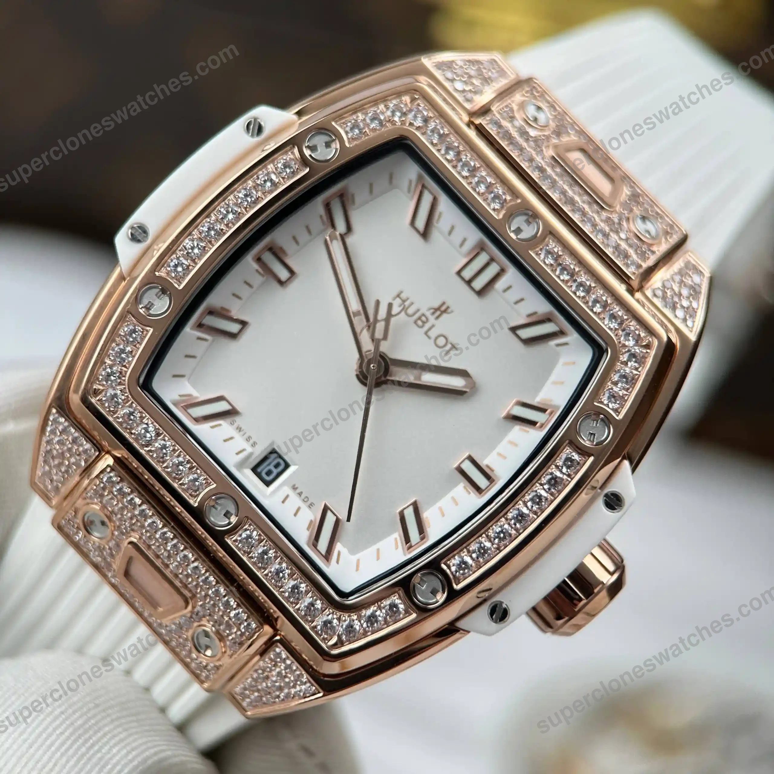 Super-Clone-Hublot-Spirit-of-Big-Bang-King-Gold-White-Pave-662.OE_.2080.RW_.1604-4