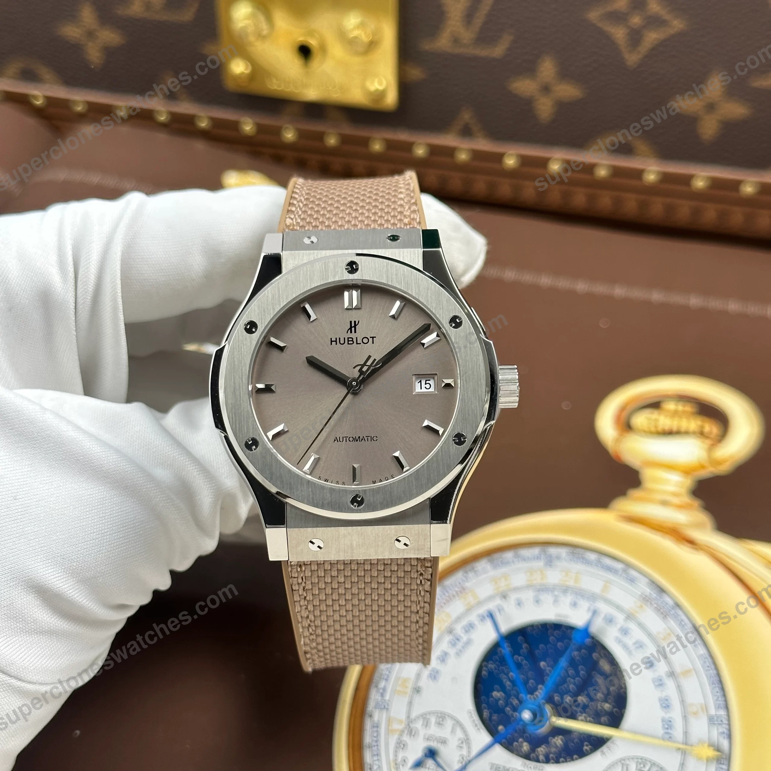 Super-Clone-Hublot-Classic-Fusion-42mm-Sundunt-Dial-Titanium-3