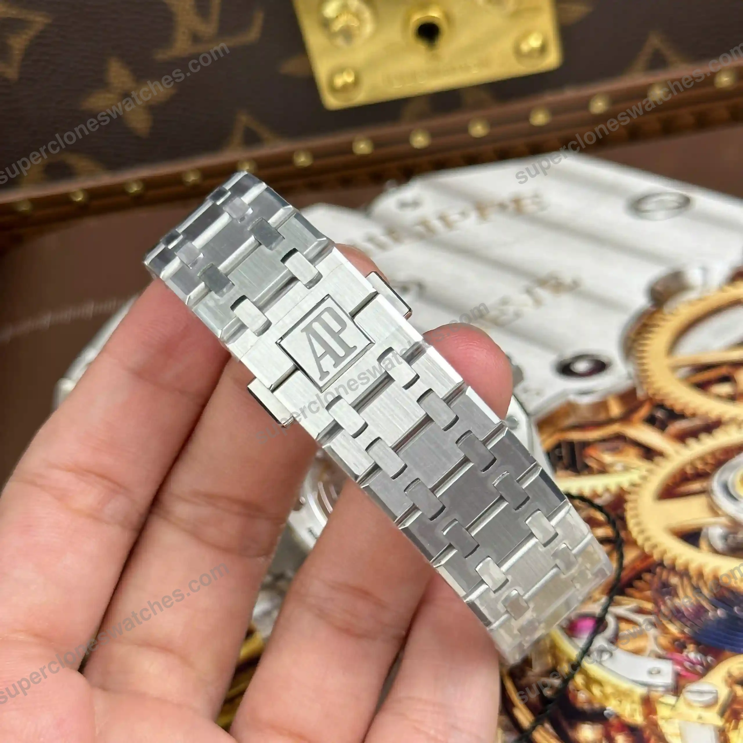 Super-Clone-Audemars-Piguet-Royal-Oak-Selfwinding-Special-Edition-15510BC.OO_.132-10