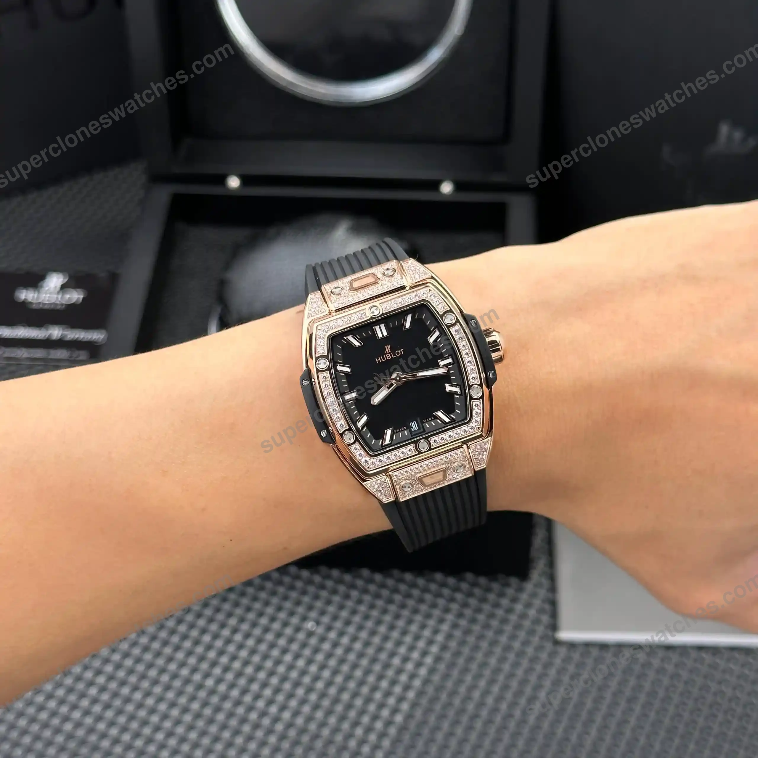 Super-Clone-Hublot-Spirit-Of-Big-Bang-King-Gold-Pave-662.OX_.1180.LR_.1604-8211-4