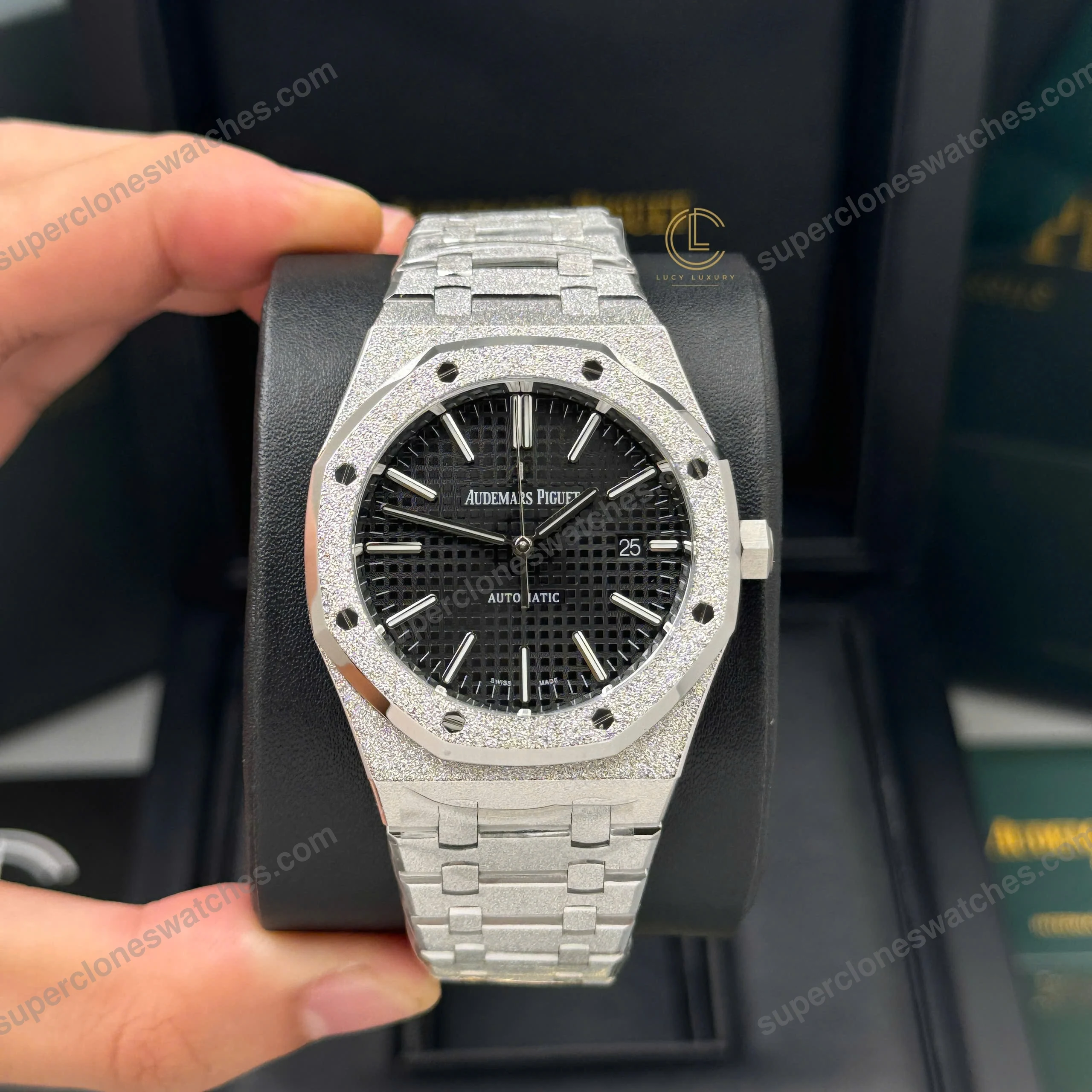 Super-Clone-Audemars-Piguet-Royal-Oak-Frosted-Gold-41mm-Black-Dial-Steel-3