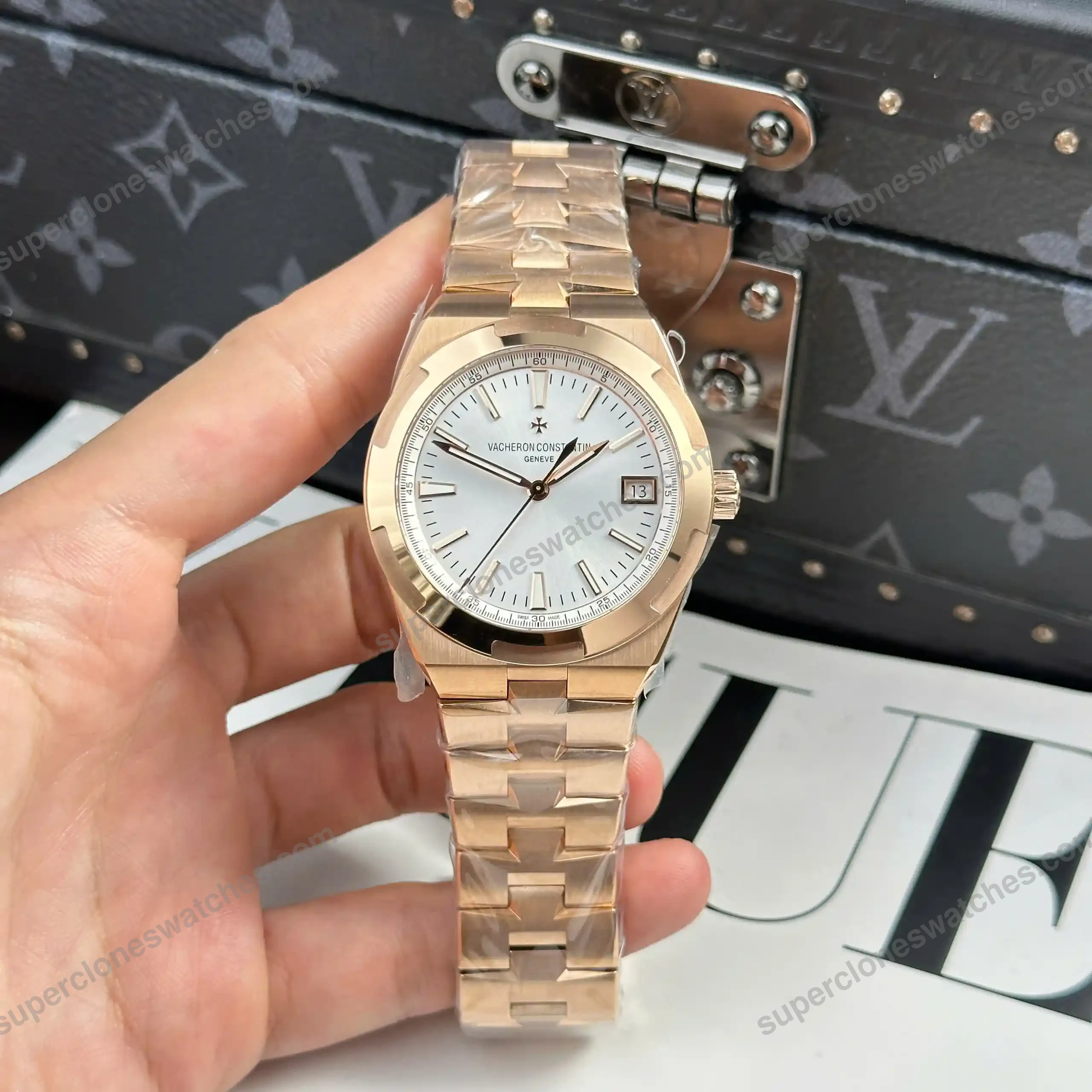 Super-Clone-Vacheron-Constantin-Overseas-4500V000R-B127-41mm-3