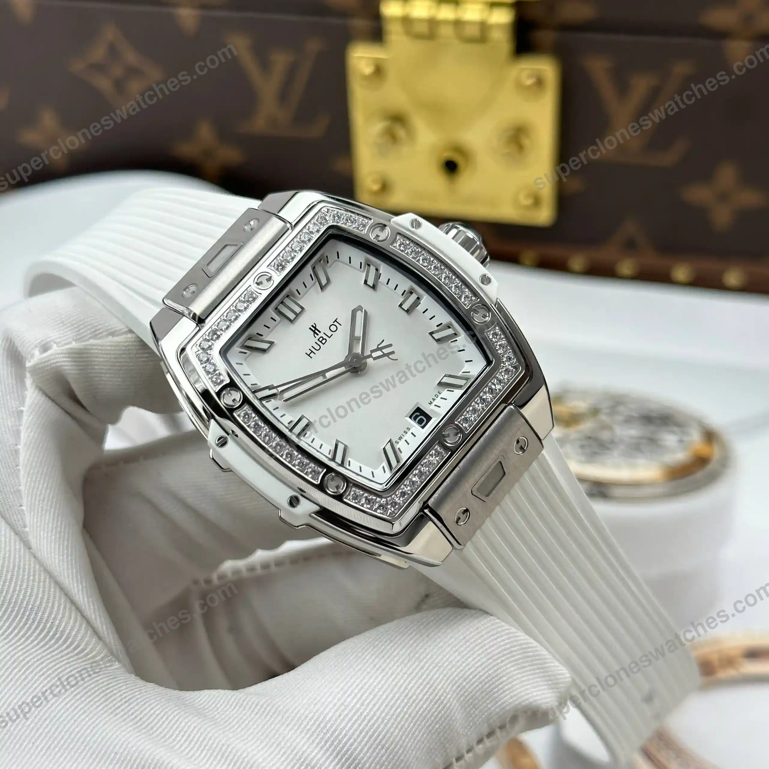 Super-Clone-Hublot-Spirit-Of-Big-Bang-Titanium-White-Diamonds-665.NE_.2010.RW_.120-5