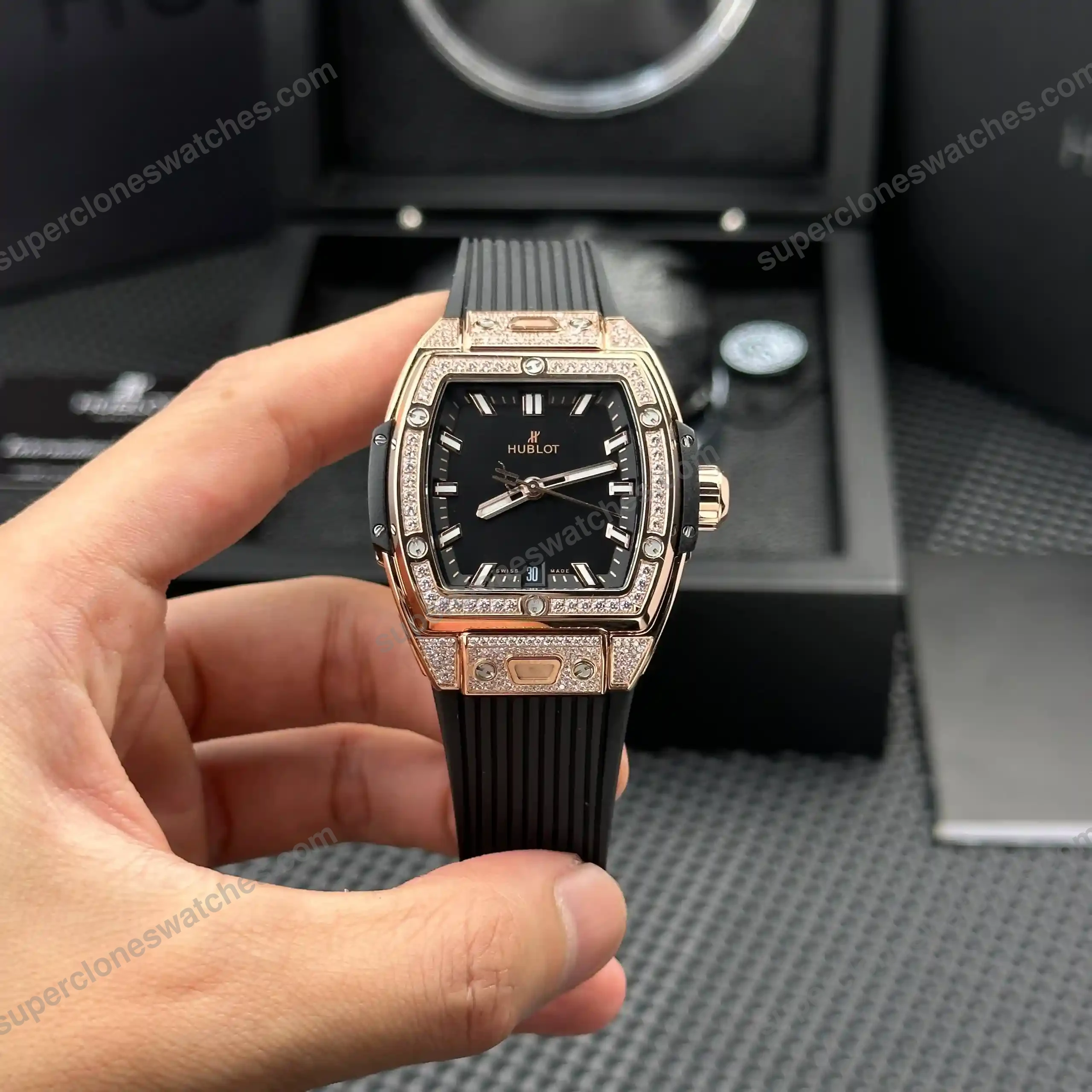 Super-Clone-Hublot-Spirit-Of-Big-Bang-King-Gold-Pave-662.OX_.1180.LR_.1604-8211-8