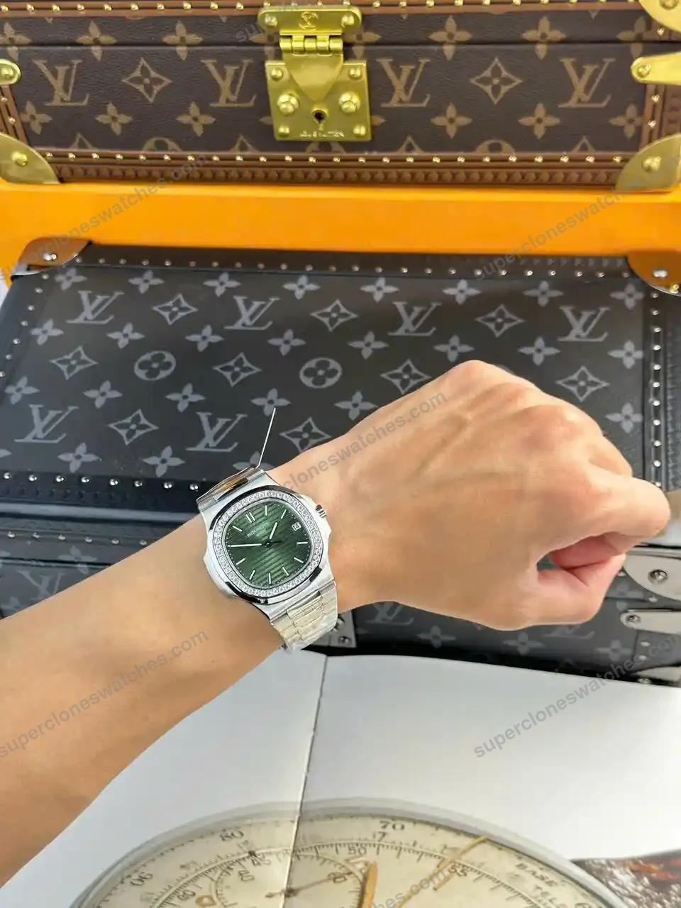 Super-Clone-Patek-Philippe-Patek-Nautilus-5713G-Green-Dial-40mm-Moissanite-–-H-5