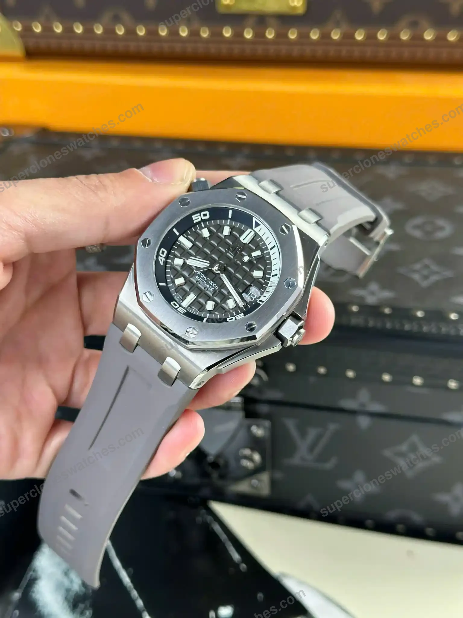 Super-Clone-Audemars-Piguet-Royal-Oak-Offshore-Diver-15720ST-42mm-Grey-Dial-82-3