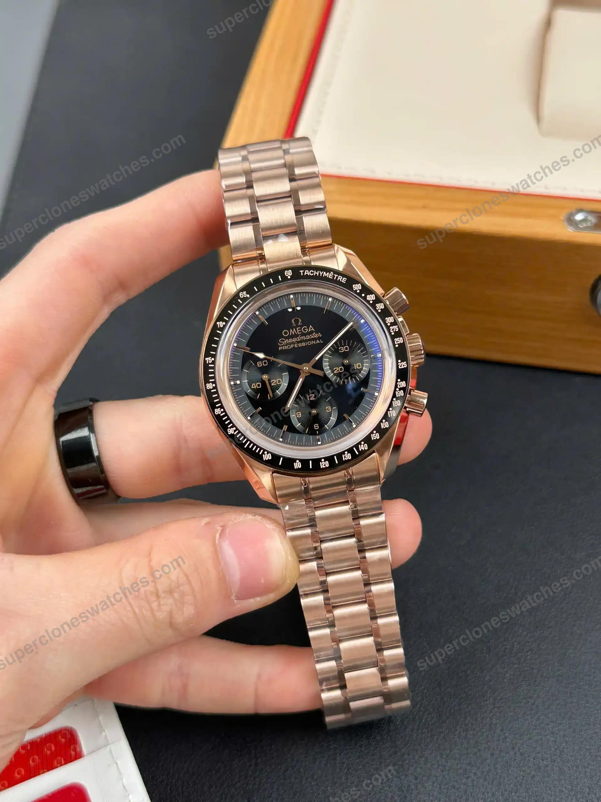Super-Clone-Omega-Speedmaster-Moonwatch-Professional-310.60.42.50.01.001-42mm-3