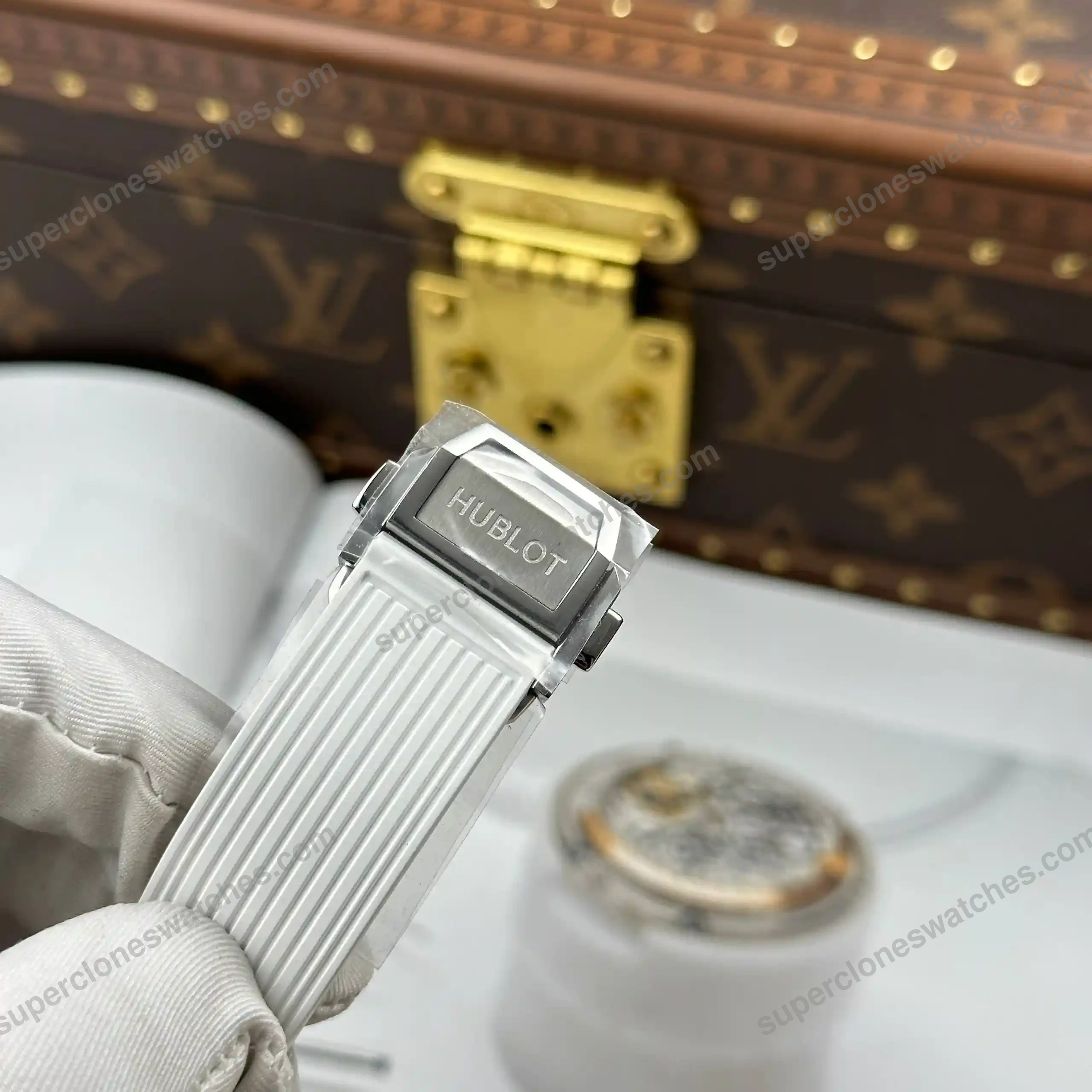Super-Clone-Hublot-Spirit-Of-Big-Bang-Titanium-White-Diamonds-665.NE_.2010.LR_.160-8