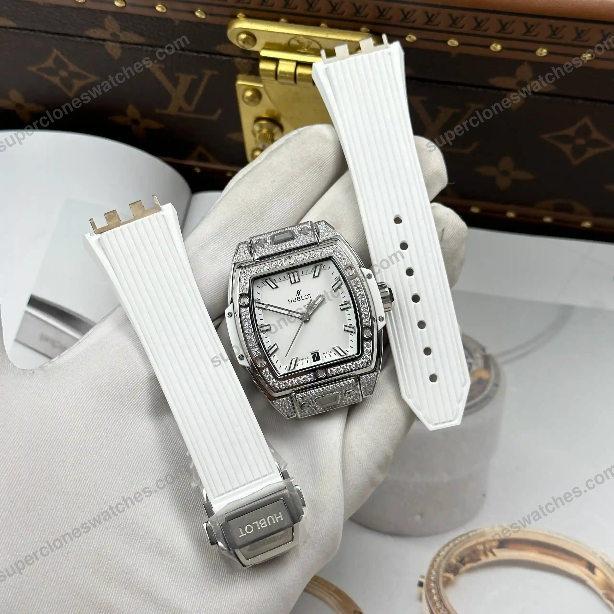 Super-Clone-Hublot-Spirit-Of-Big-Bang-Titanium-White-Diamonds-665.NE_.2010.LR_.160-2