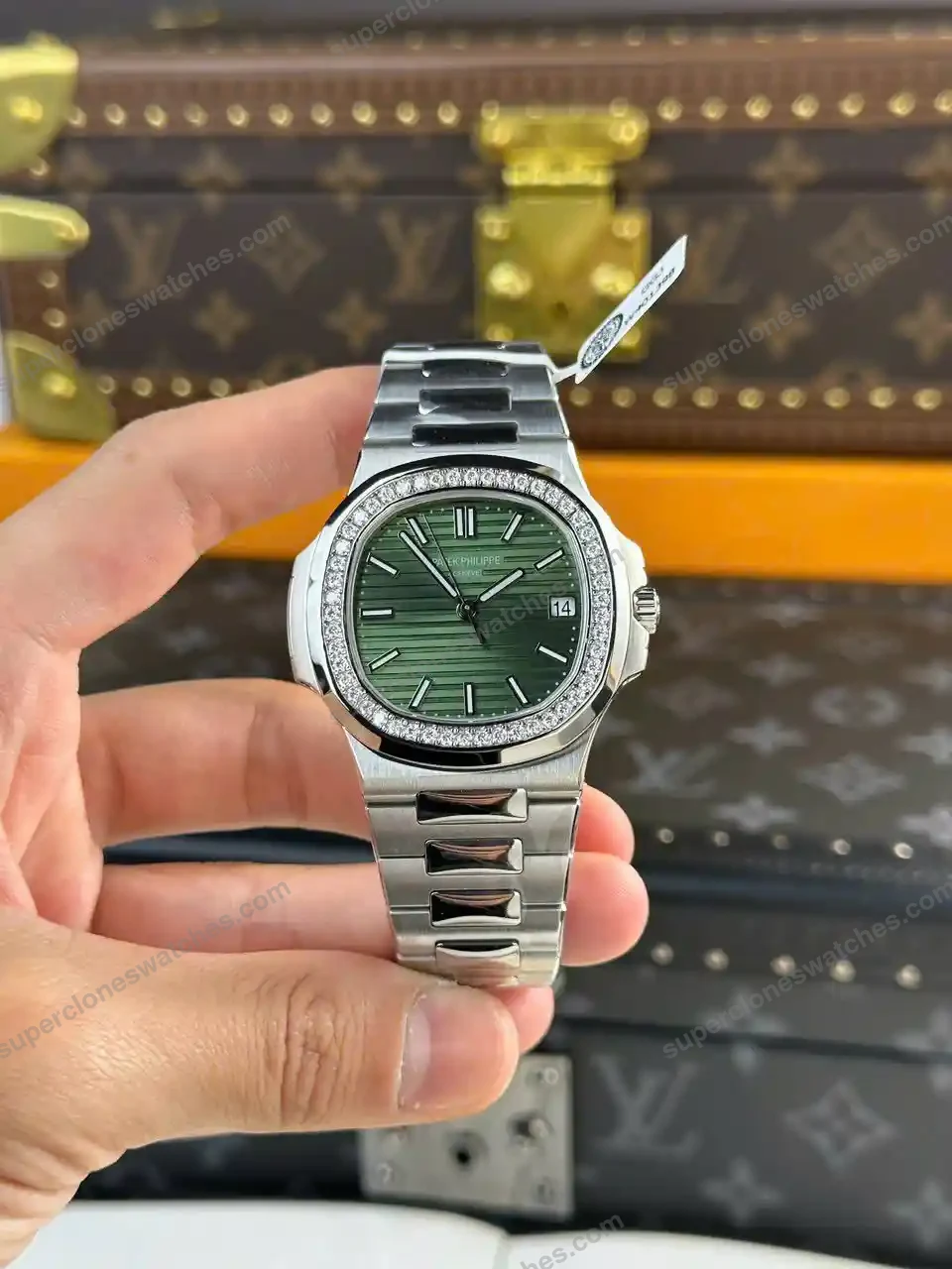 Super-Clone-Patek-Philippe-Patek-Nautilus-5713G-Green-Dial-40mm-Moissanite-–-H-1