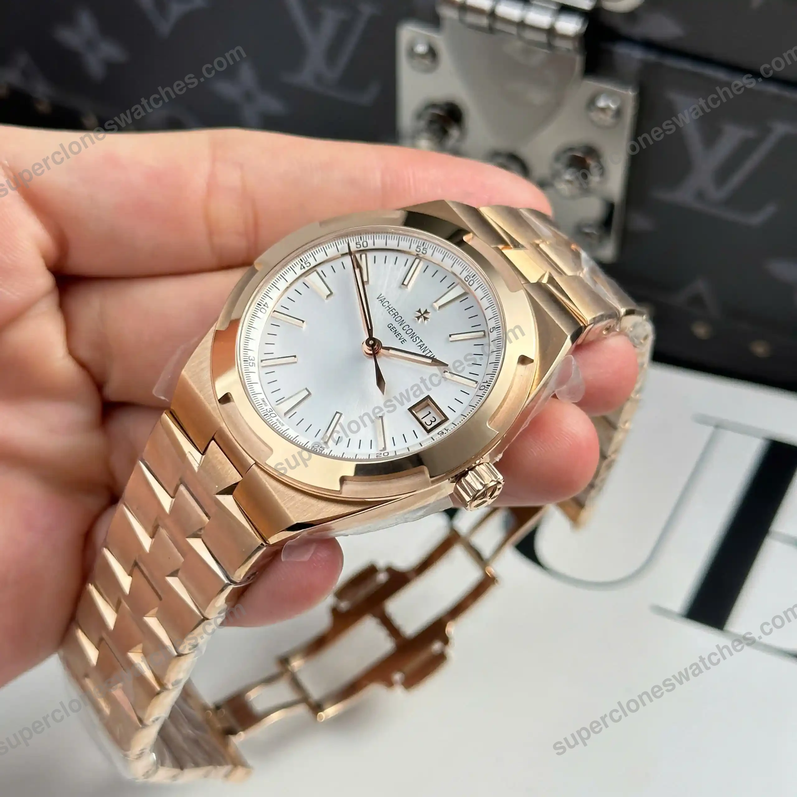 Super-Clone-Vacheron-Constantin-Overseas-4500V000R-B127-41mm-2