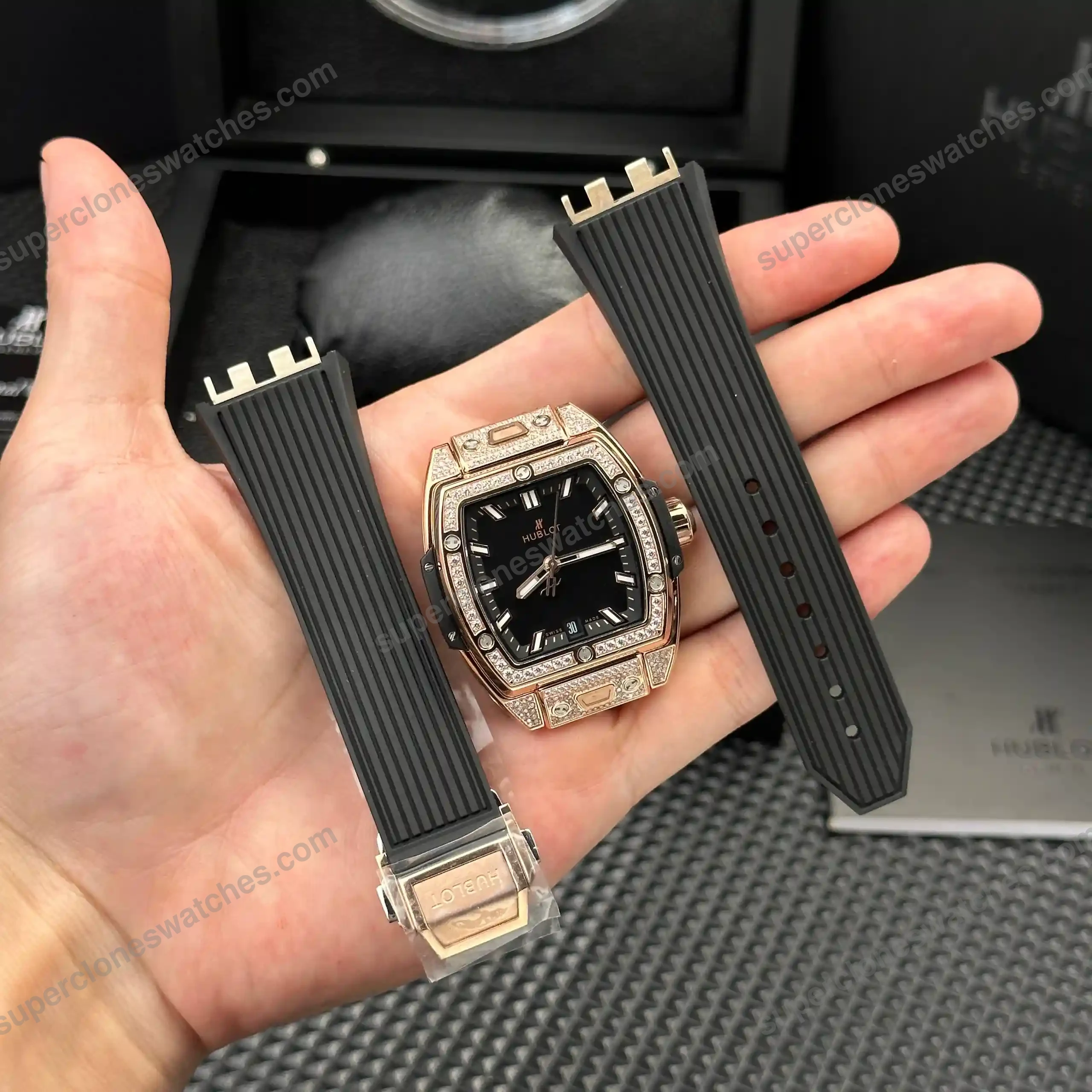 Super-Clone-Hublot-Spirit-Of-Big-Bang-King-Gold-Pave-662.OX_.1180.LR_.1604-8211-7
