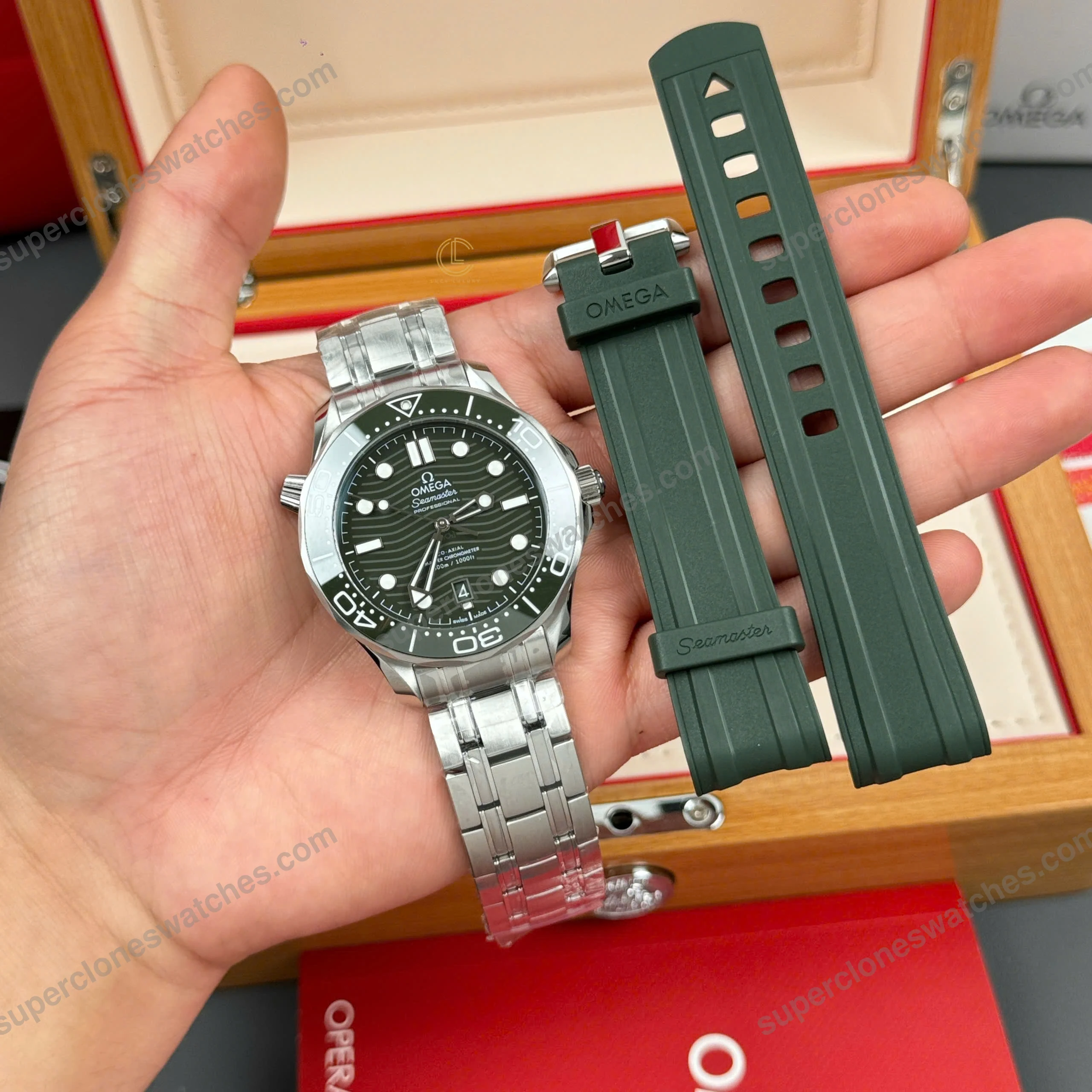Super-Clone-Omega-Seamaster-Diver-300M-42mm-Green-Dial-2