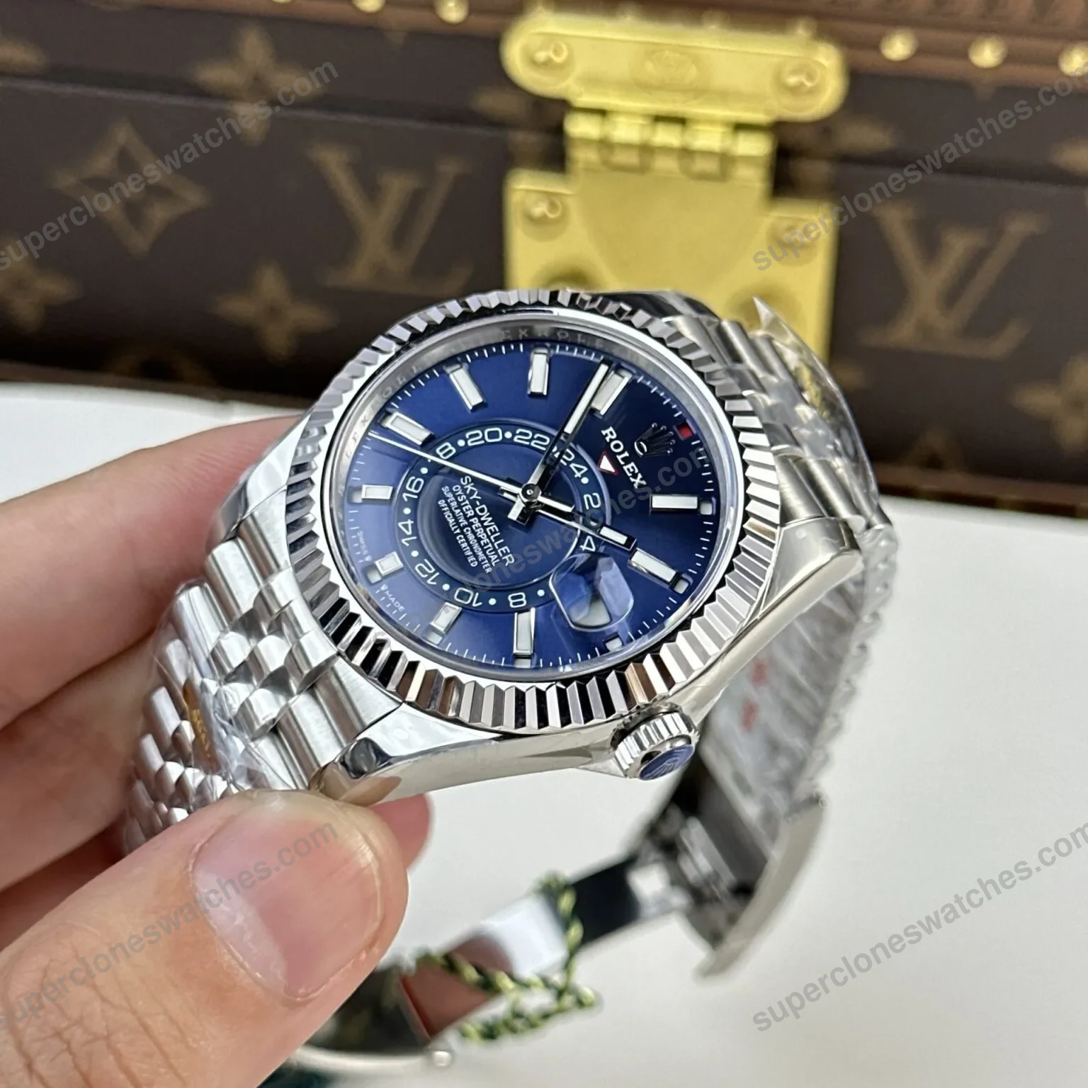 Super-Clone-Rolex-Sky-Dweller-Bright-blue-Dial-336934-Jubilee-4