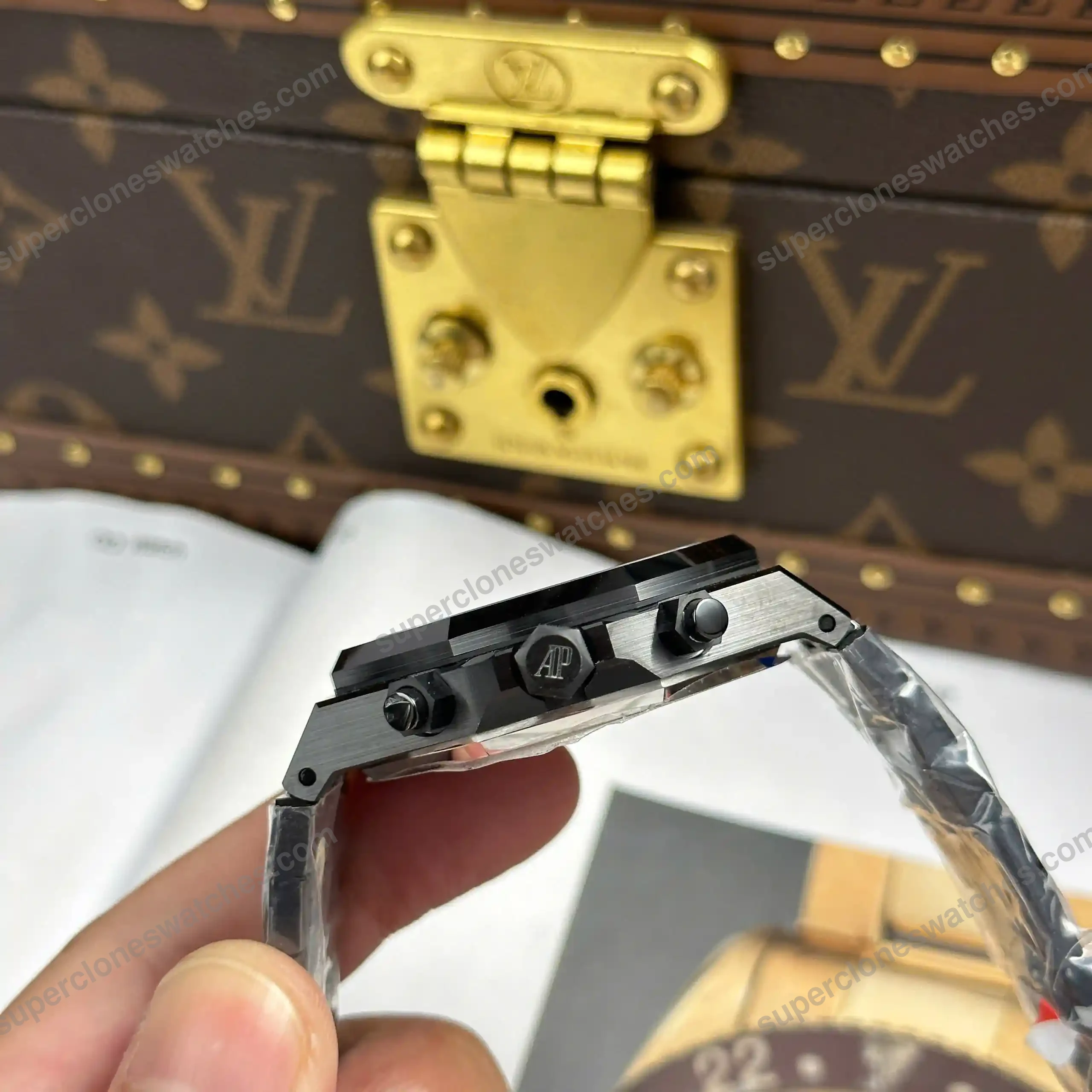 Super-Clone-Audemars-Piguet-Royal-Oak-Selfwinding-Chronograph-8220One-Drop8-7