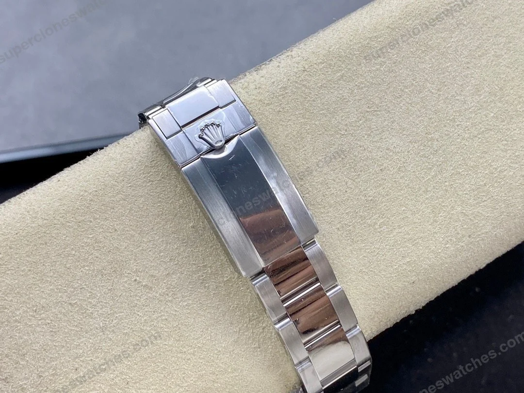 Super-Clone-Rolex-GMT-Master-II-126710GRNR-Bruce-Wayne-Oyster-2024-7