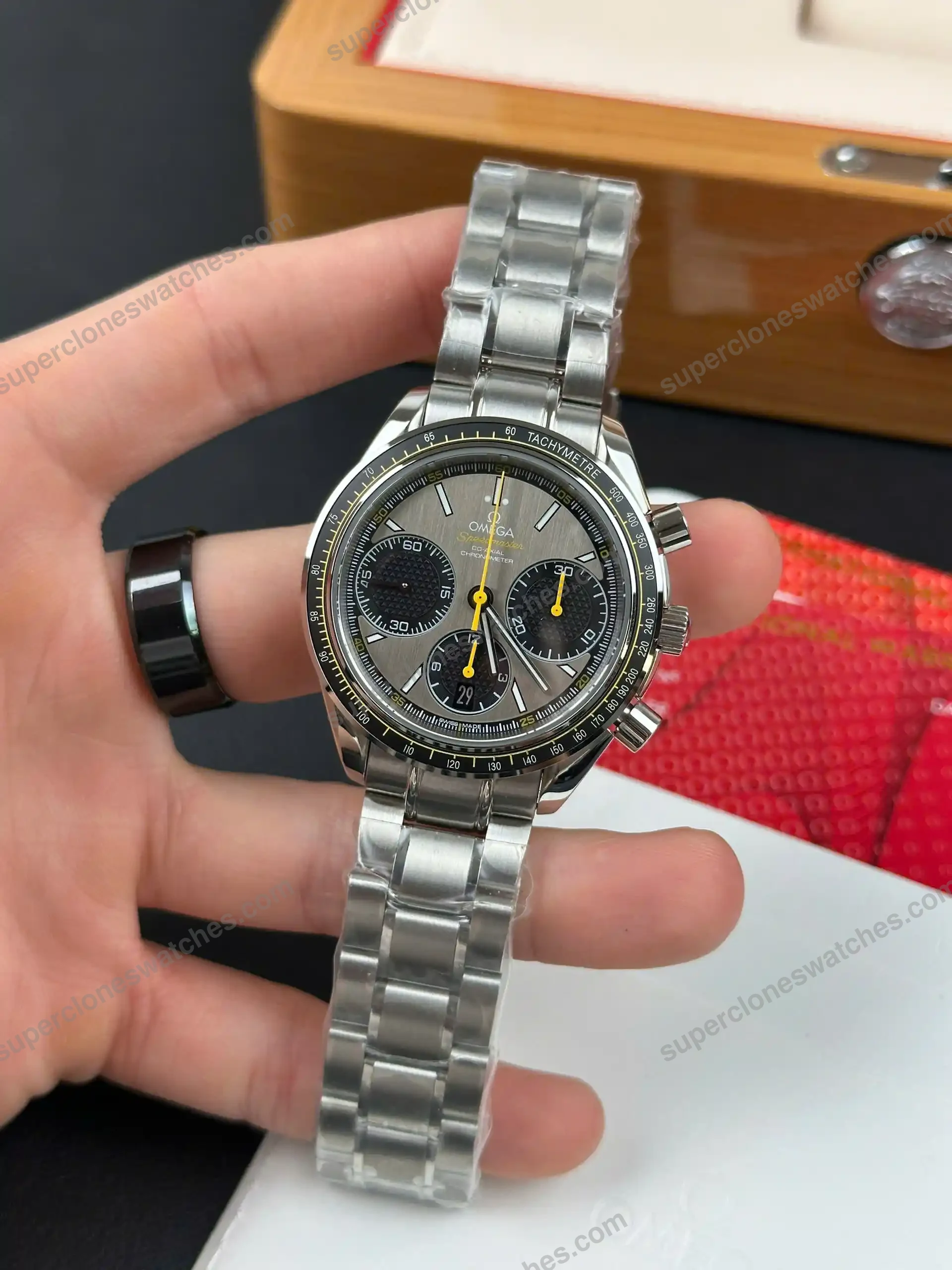 Super-Clone-Omega-Speedmaster-Racing-326.30.40.50.06.001-40mm-3