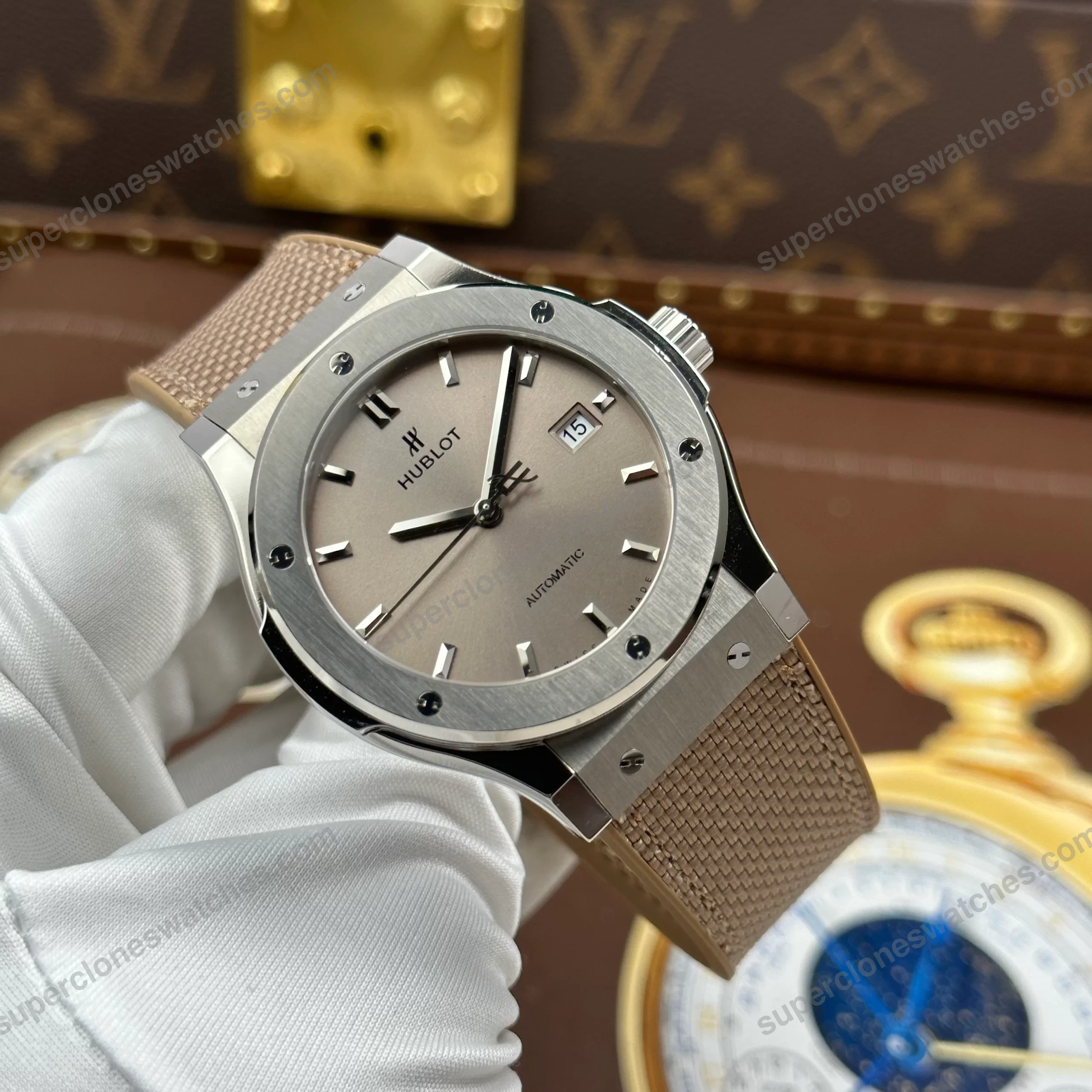 Super-Clone-Hublot-Classic-Fusion-42mm-Sundunt-Dial-Titanium-4