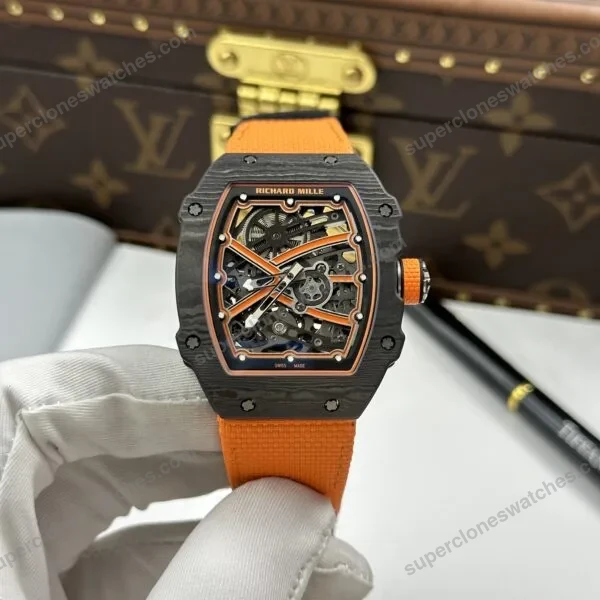 Dong-ho-Richard-Mille-RM67-02-Rep-11-vo-carbon-sieu-nhe-day-vai-nato-mau-cam-38.7x47-12-600x600-1