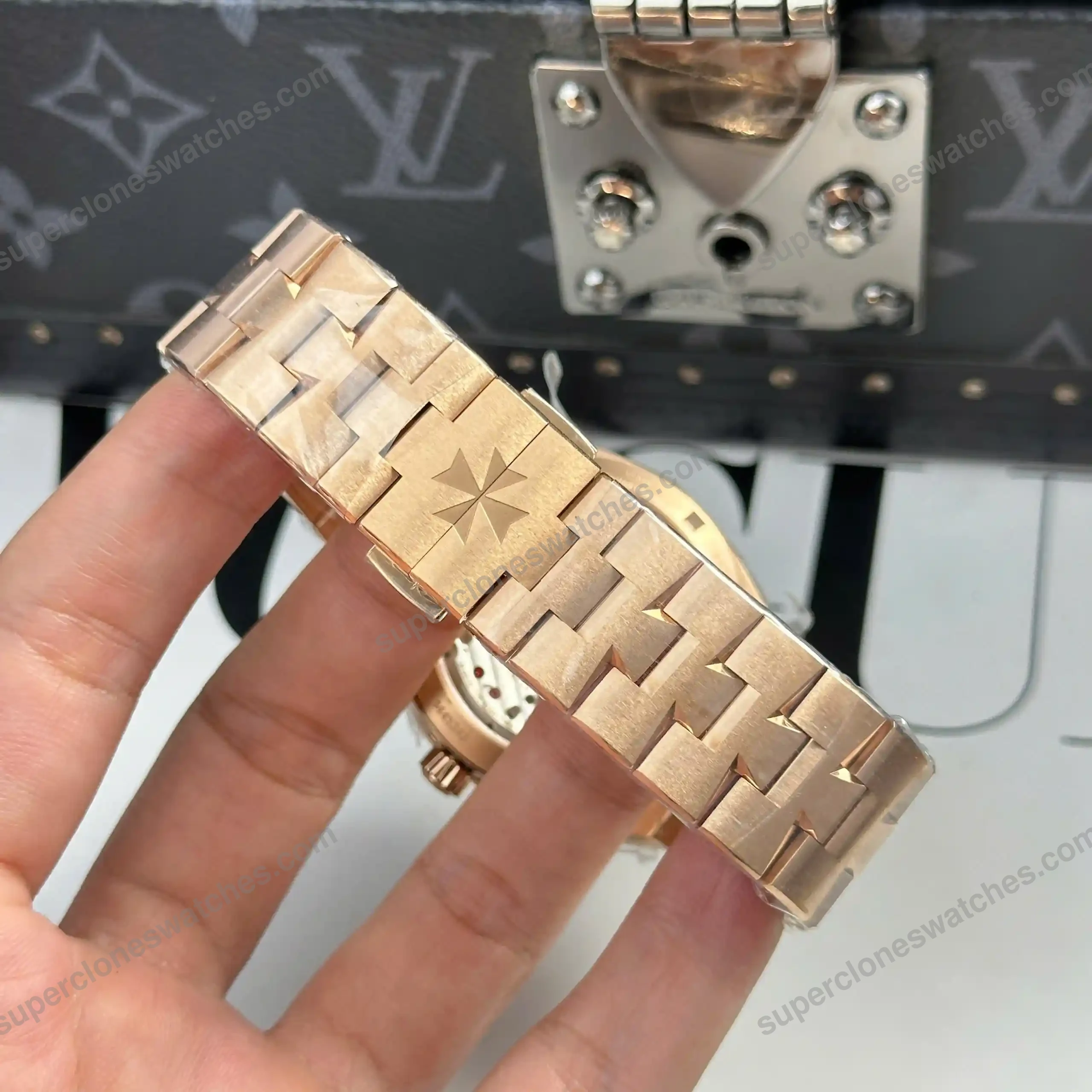 Super-Clone-Vacheron-Constantin-Overseas-4500V000R-B127-41mm-8