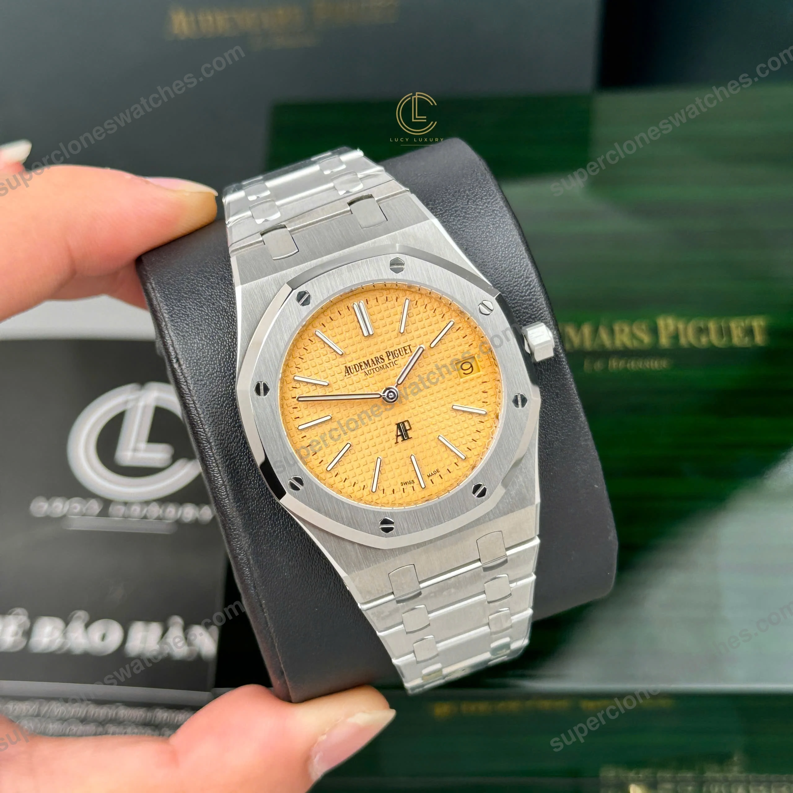 Super-Clone-Audemars-Piguet-Royal-Oak-Jumbo-Extra-Thin-15202BC.OO_.1240BC.01-39mm-2