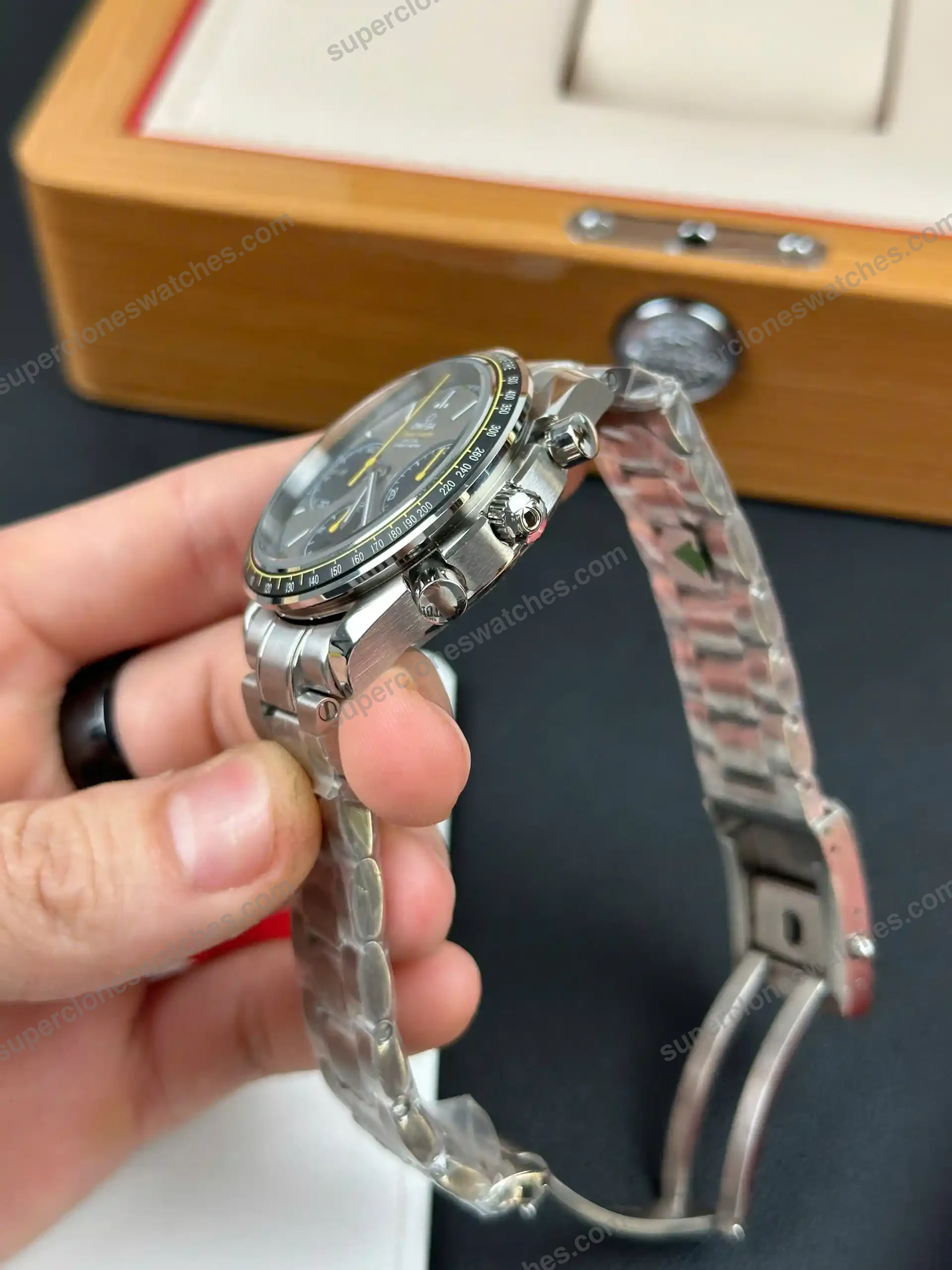 Super-Clone-Omega-Speedmaster-Racing-326.30.40.50.06.001-40mm-7