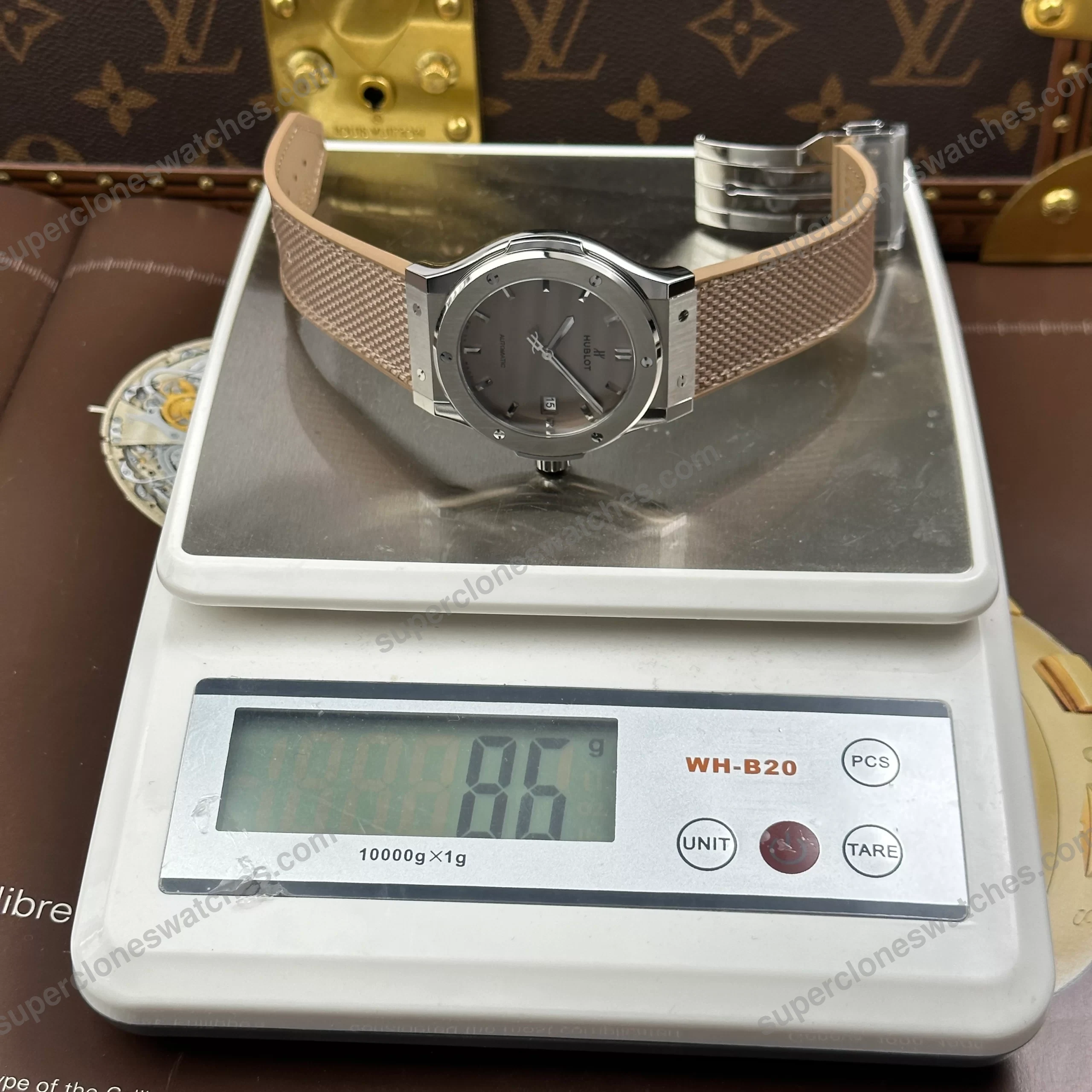 Super-Clone-Hublot-Classic-Fusion-42mm-Sundunt-Dial-Titanium-2