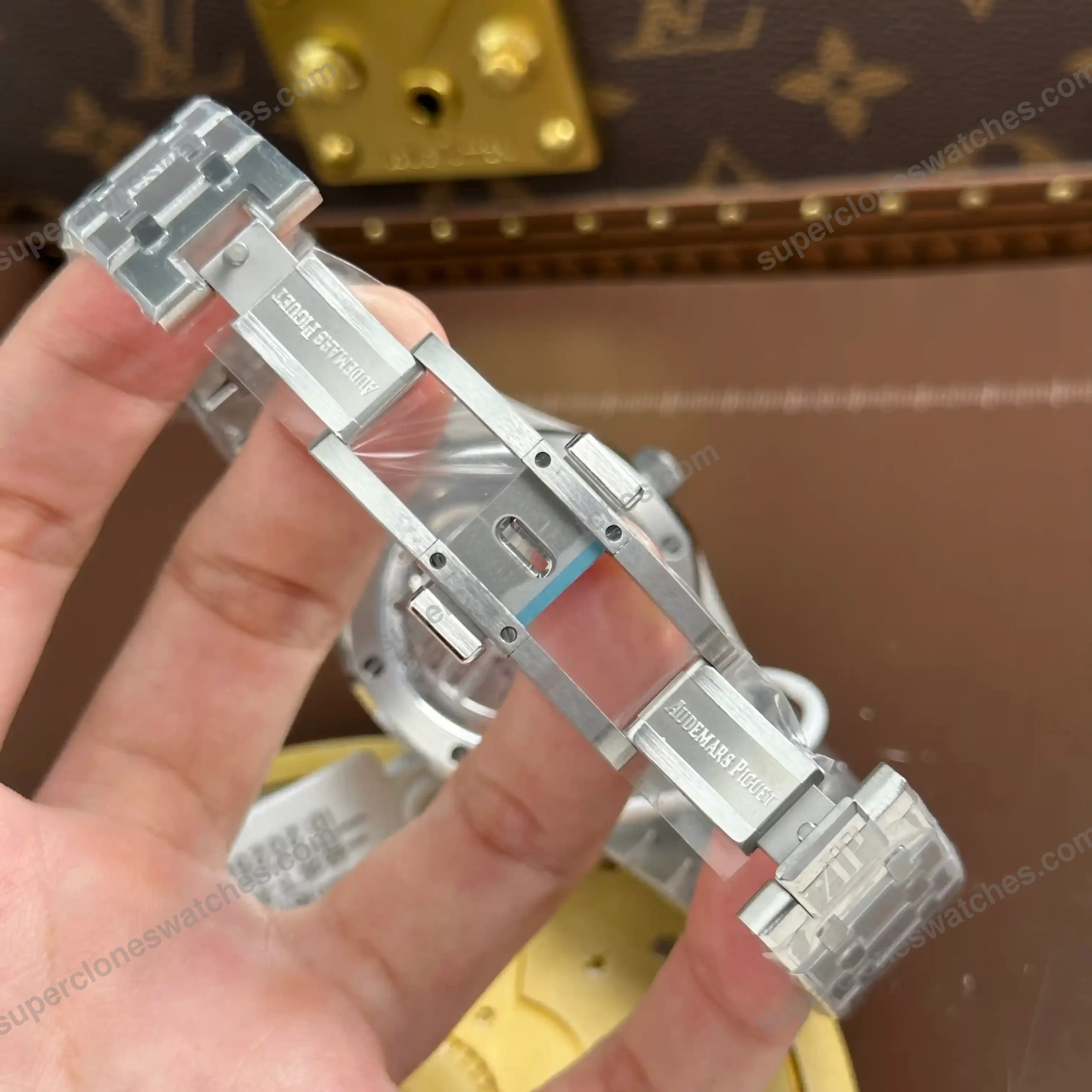 Super-Clone-Audemars-Piguet-Royal-Oak-Selfwinding-Flying-Tourbillon-26532IC.EE_.1-6