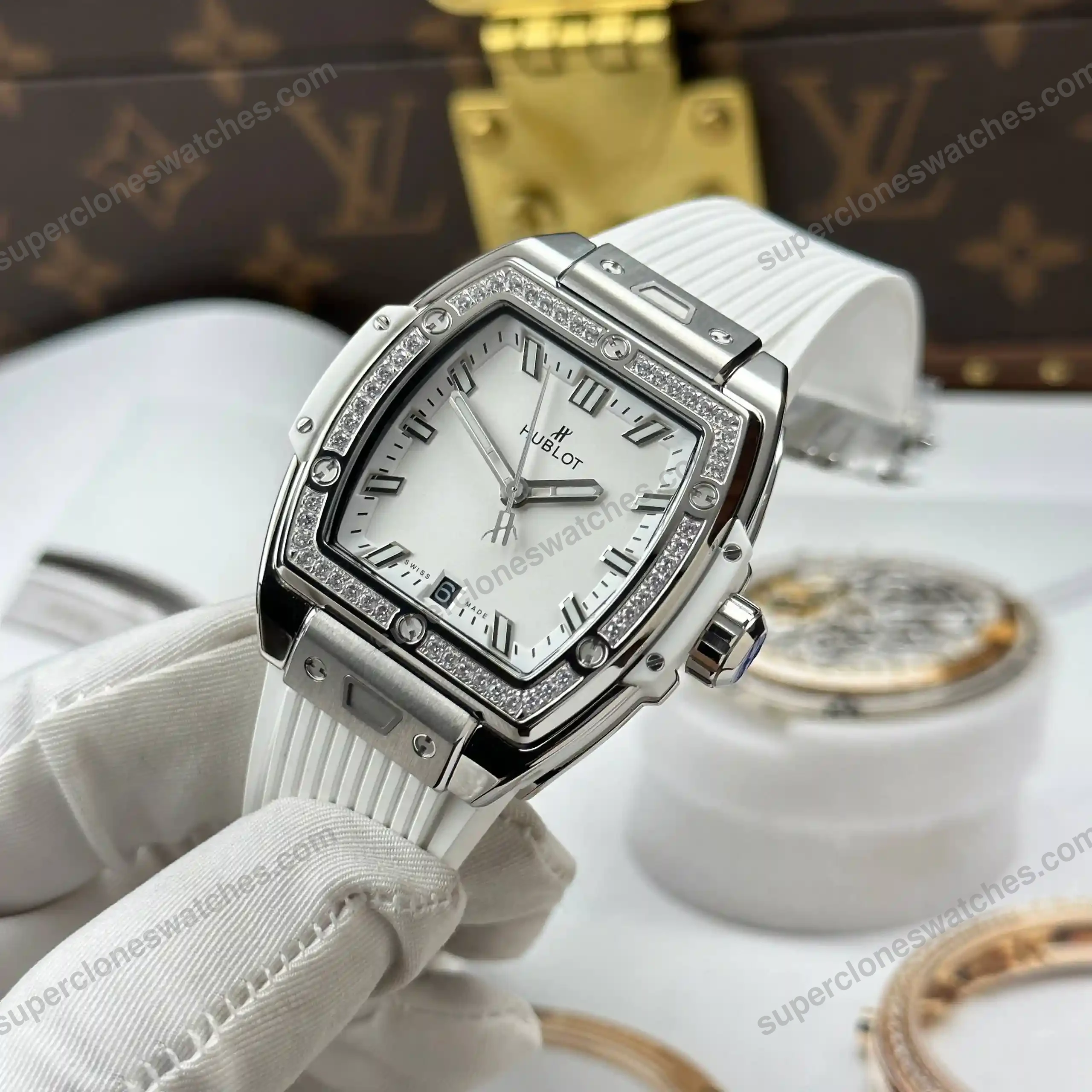 Super-Clone-Hublot-Spirit-Of-Big-Bang-Titanium-White-Diamonds-665.NE_.2010.RW_.120-3