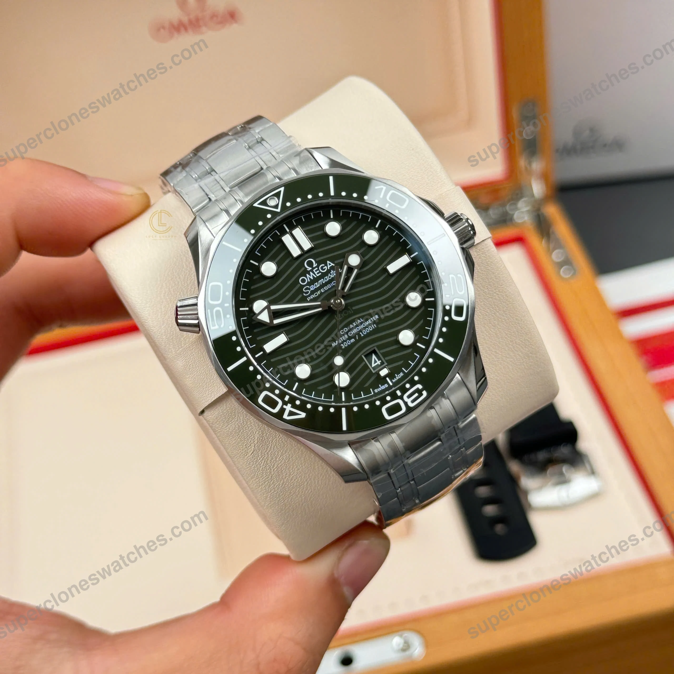 Super-Clone-Omega-Seamaster-Diver-300M-42mm-Green-Dial-5