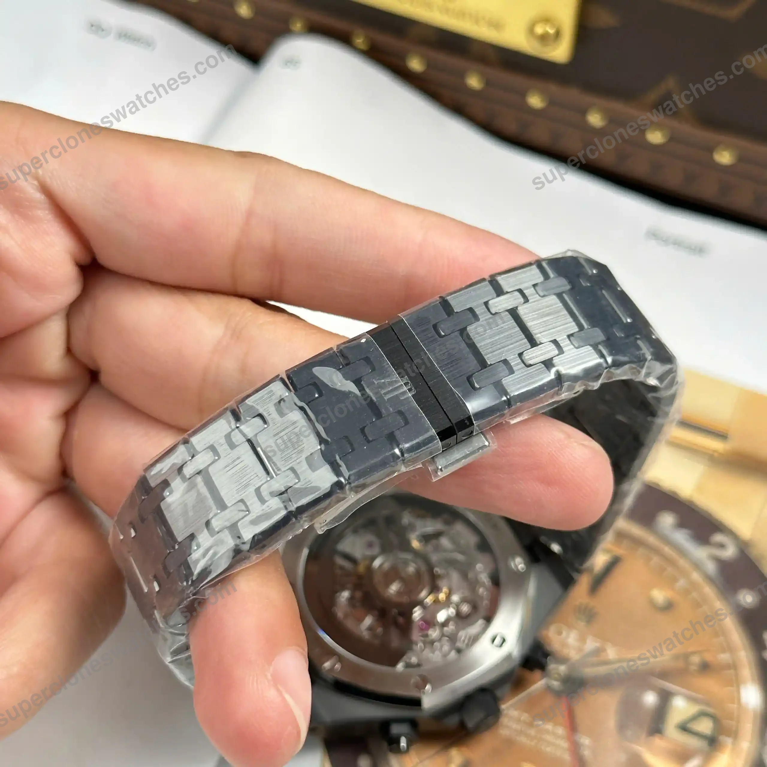 Super-Clone-Audemars-Piguet-Royal-Oak-Selfwinding-Chronograph-8220One-Drop8-9