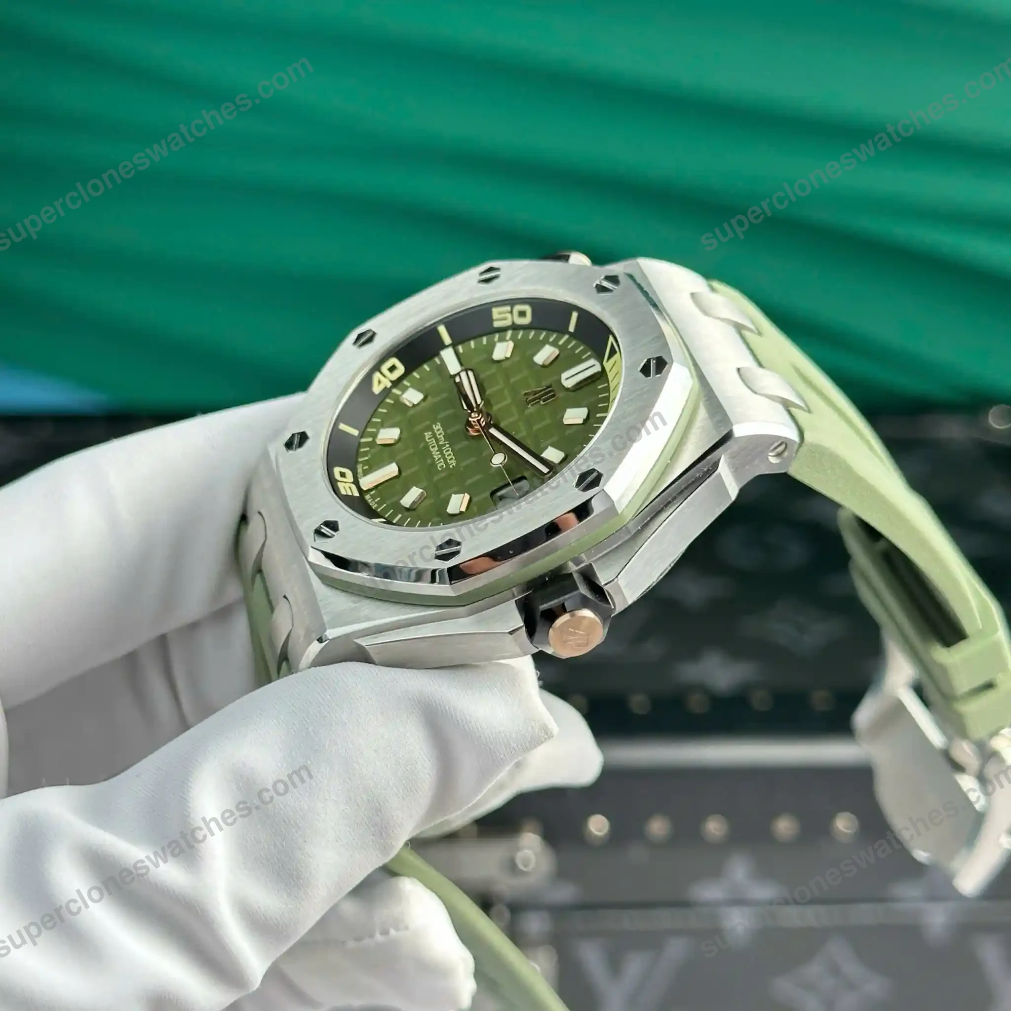 Super-Clone-Audemars-Piguet-Royal-Oak-Offshore-Diver-15720ST-42mm-Green-Dial-5