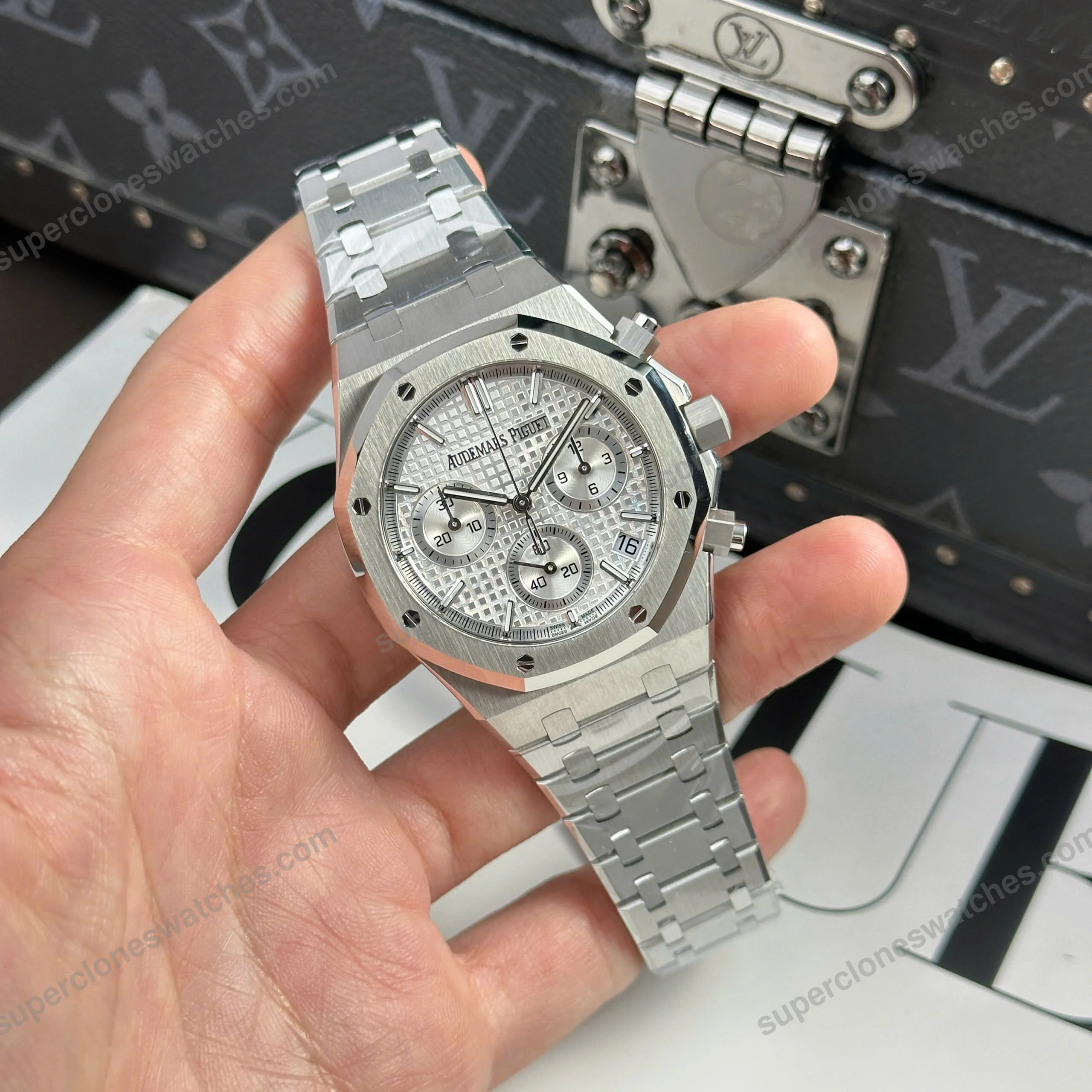 Super-Clone-Audemars-Piguet-Royal-Oak-26240ST.OO_.1320ST.07-2