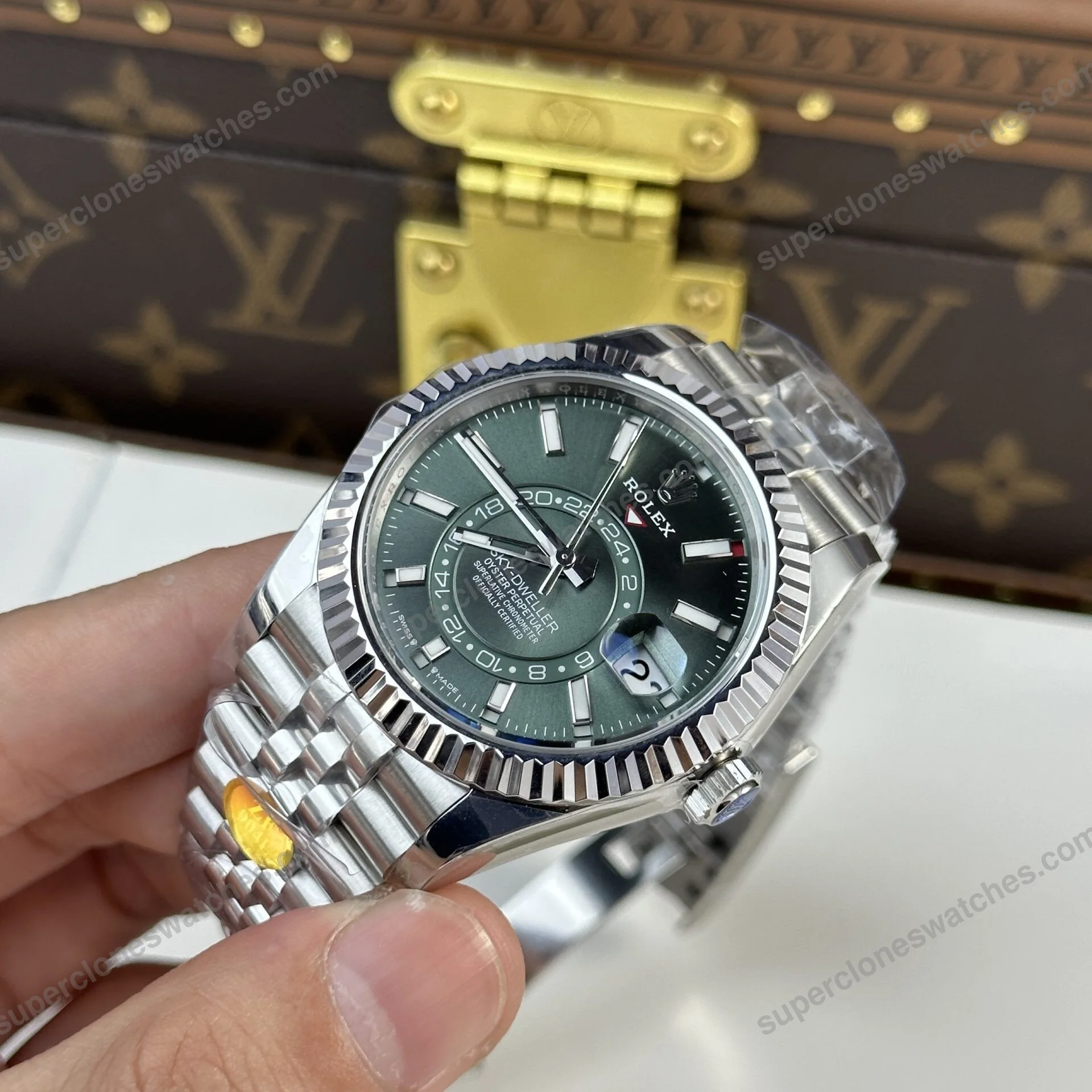 Super-Clone-Rolex-Sky-Dweller-Mint-green-Dial-336934-Jubilee-4