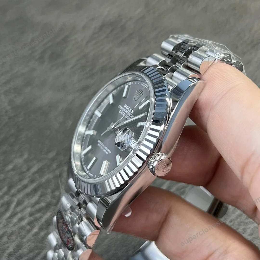Super-Clone-Rolex-Datejust-Rhodium-Dial-126334-Jubilee-41-mm-4
