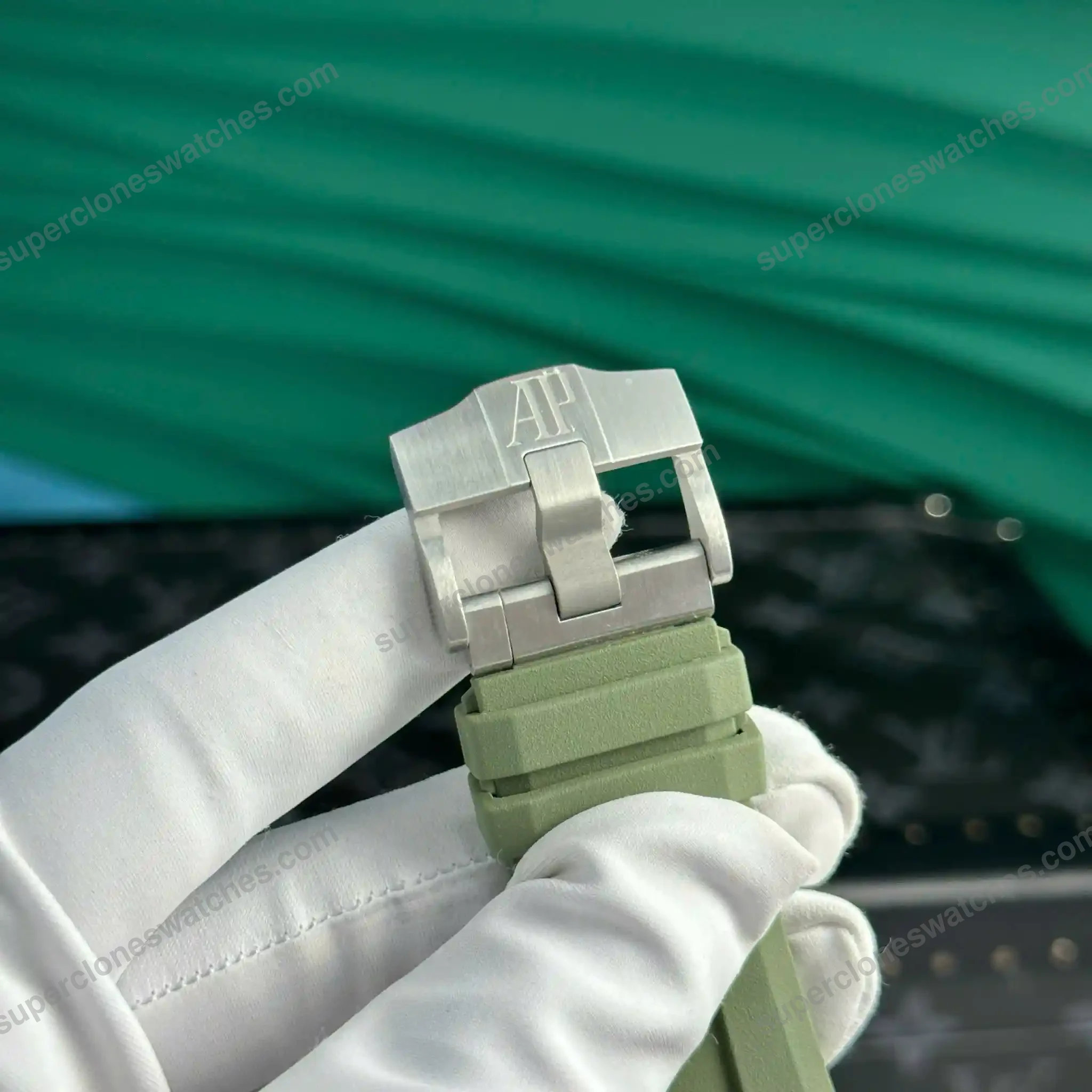Super-Clone-Audemars-Piguet-Royal-Oak-Offshore-Diver-15720ST-42mm-Green-Dial-8