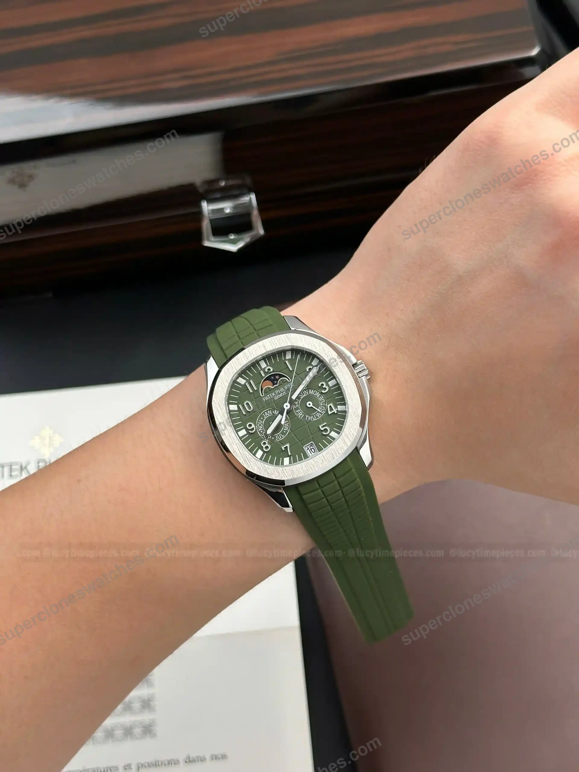 Super-Clone-Patek-Philippe-Aquanaut-5261A-Moonphase-Green-40mm-2