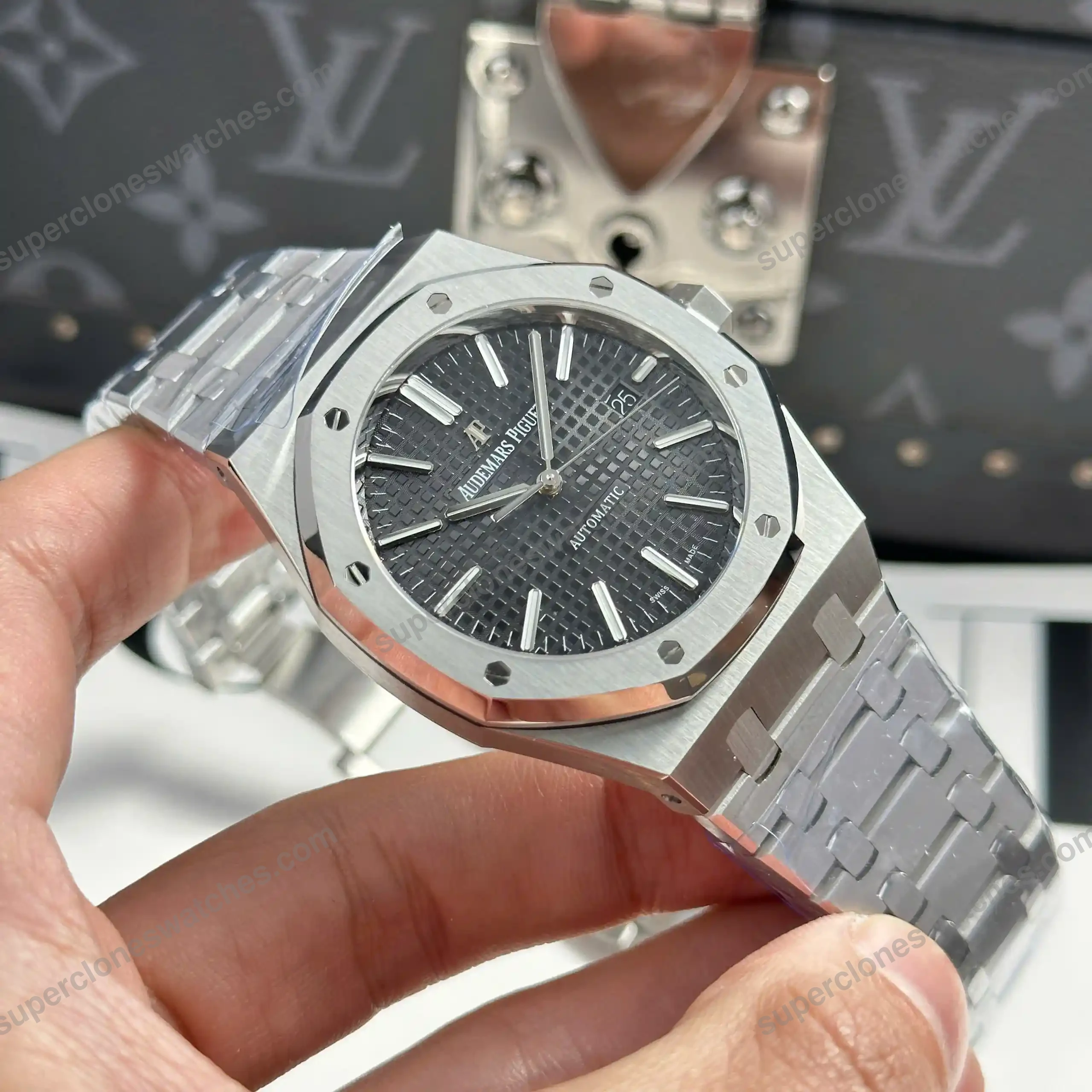 Super-Clone-Audemars-Piguet-Royal-Oak-Selfwinding-15400ST.OO_.1220ST.01.A-41mm-4