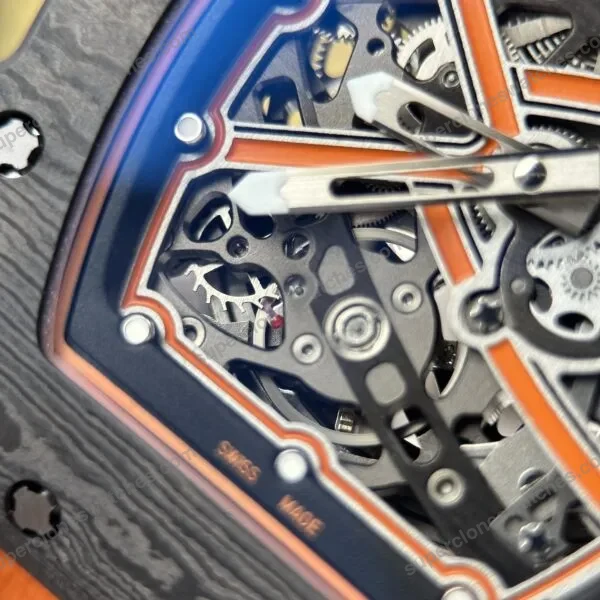 Dong-ho-Richard-Mille-RM67-02-Rep-11-vo-carbon-sieu-nhe-day-vai-nato-mau-cam-38.7x47-8-600x600-1