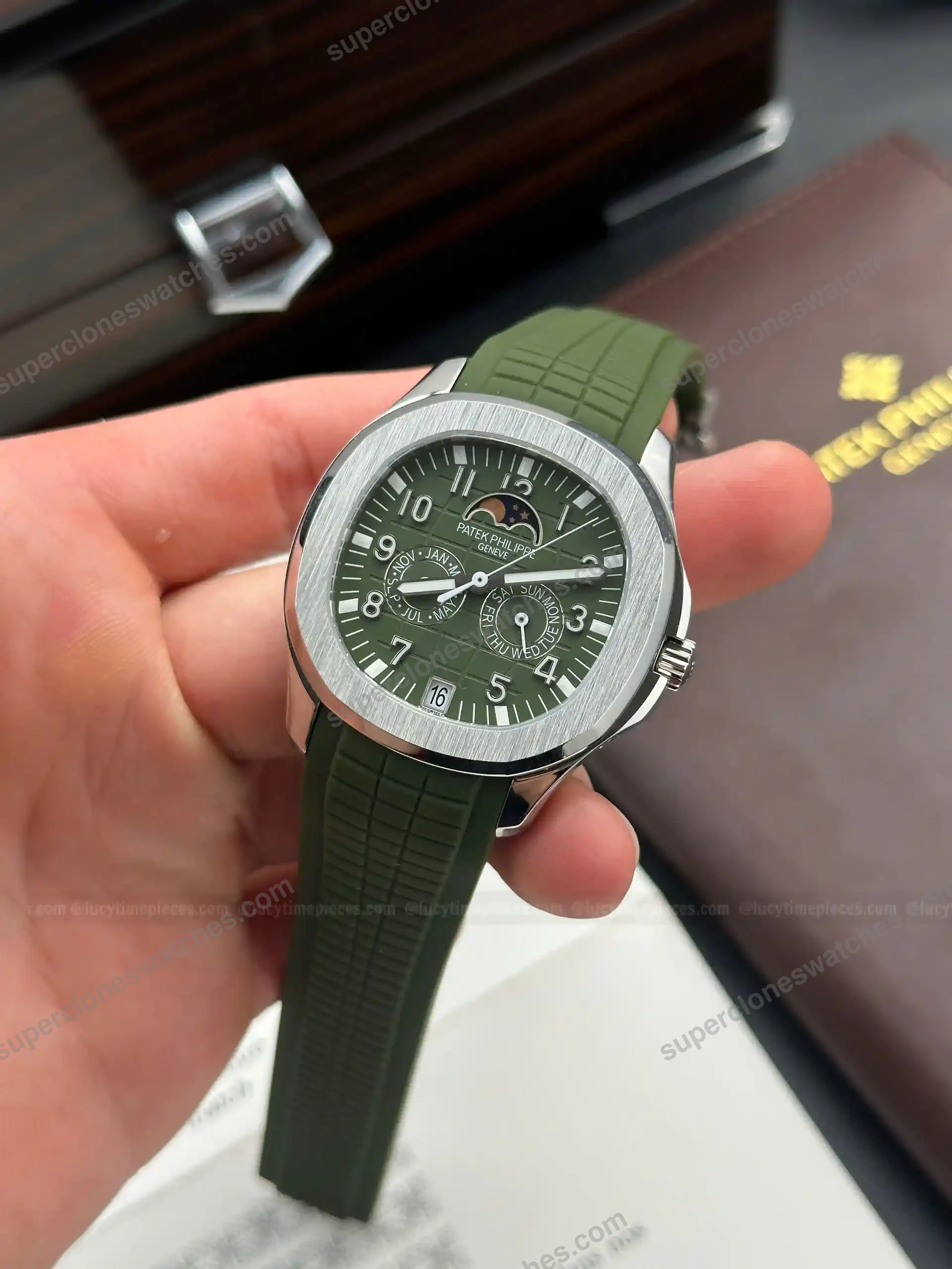 Super-Clone-Patek-Philippe-Aquanaut-5261A-Moonphase-Green-40mm-3