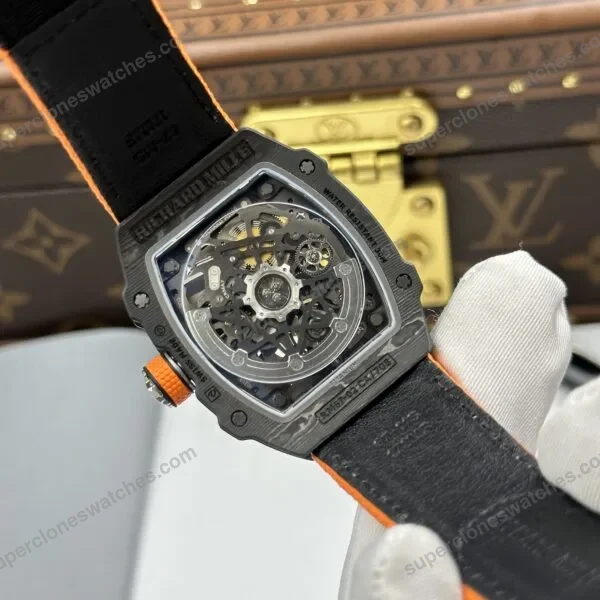 Dong-ho-Richard-Mille-RM67-02-Rep-11-vo-carbon-sieu-nhe-day-vai-nato-mau-cam-38.7x47-3-600x600-1