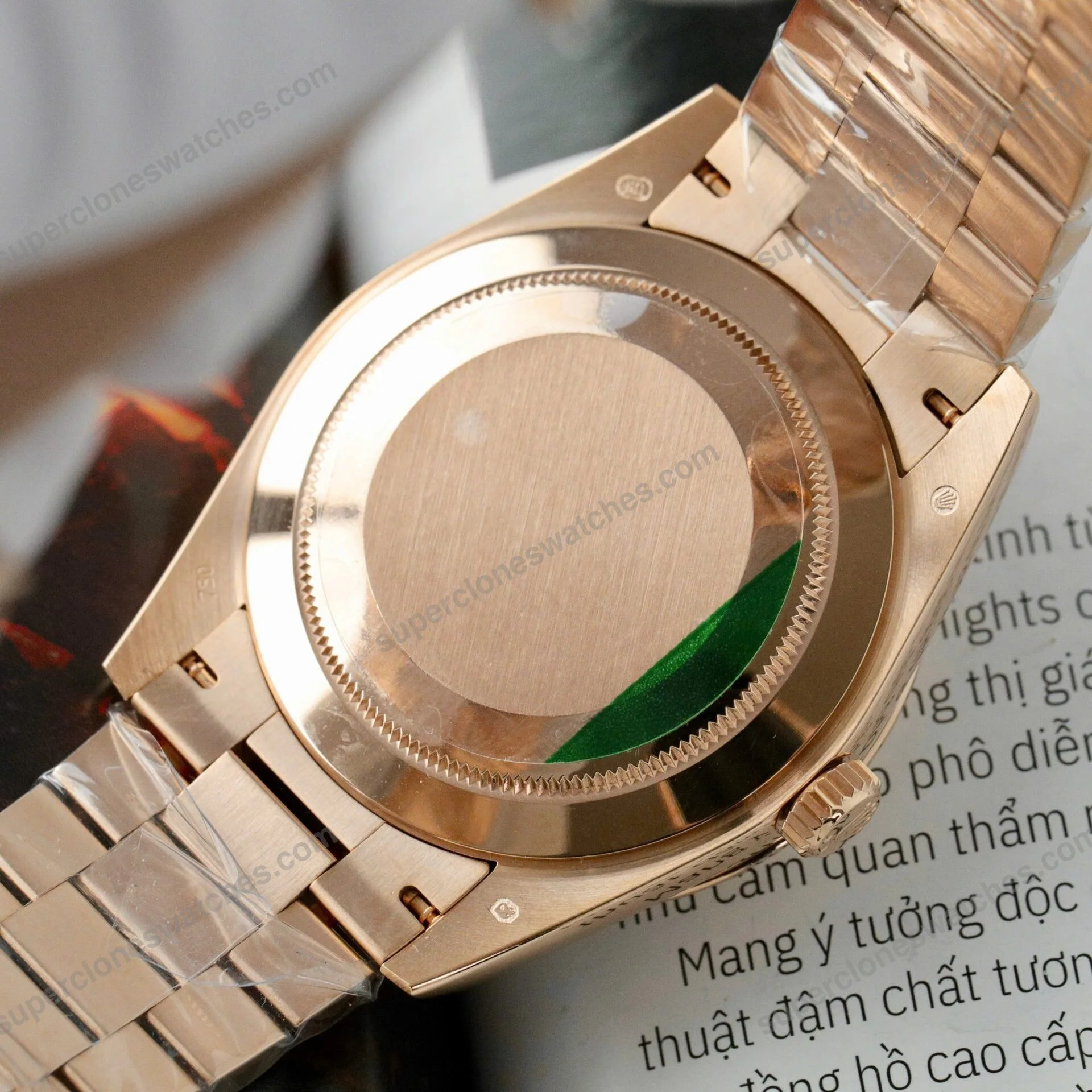 Super-Clone-Rolex-Day-Date-Eisenkiesel-Diamond-Dial-228235-0045-40-mm-7