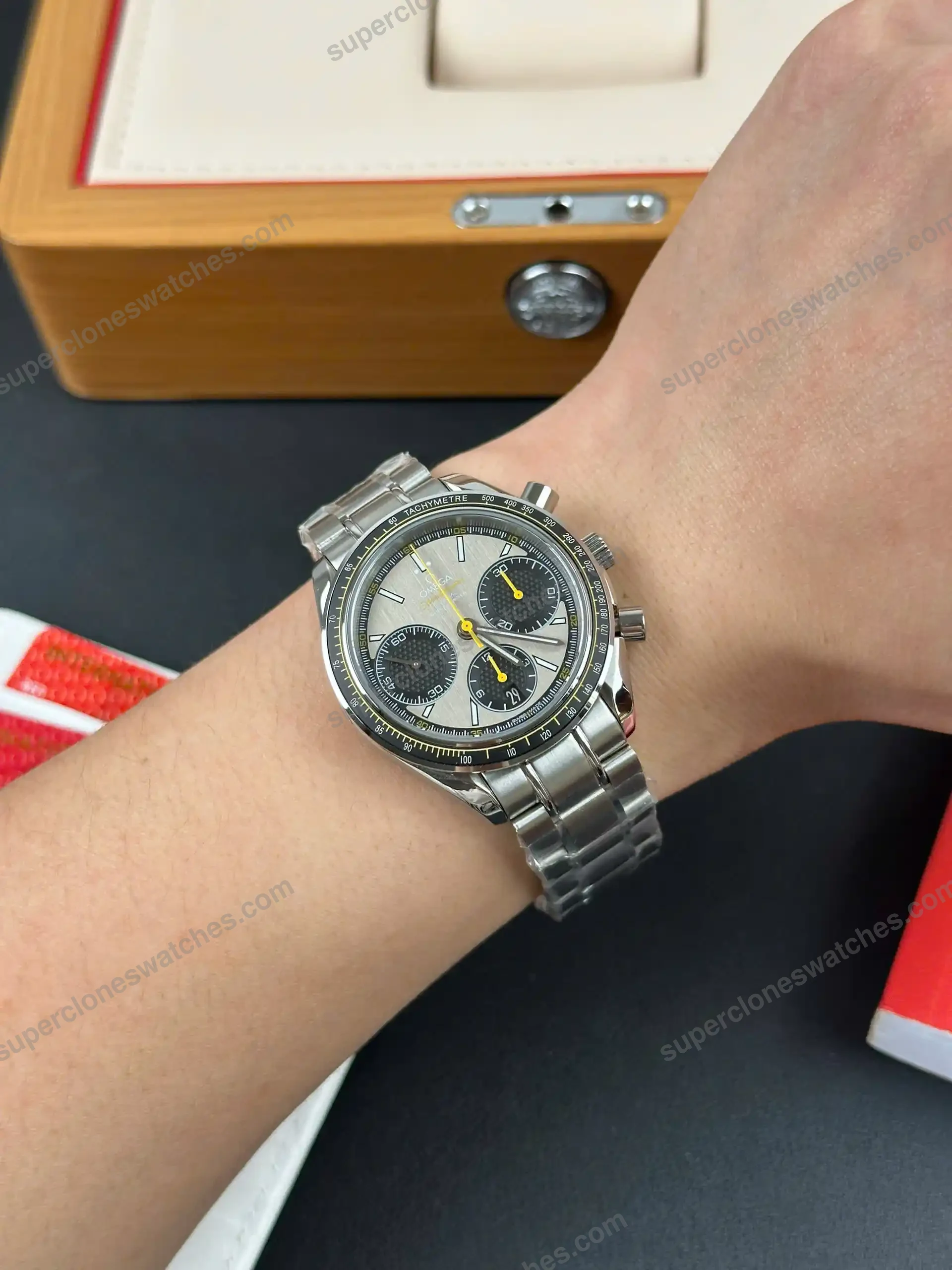 Super-Clone-Omega-Speedmaster-Racing-326.30.40.50.06.001-40mm-4